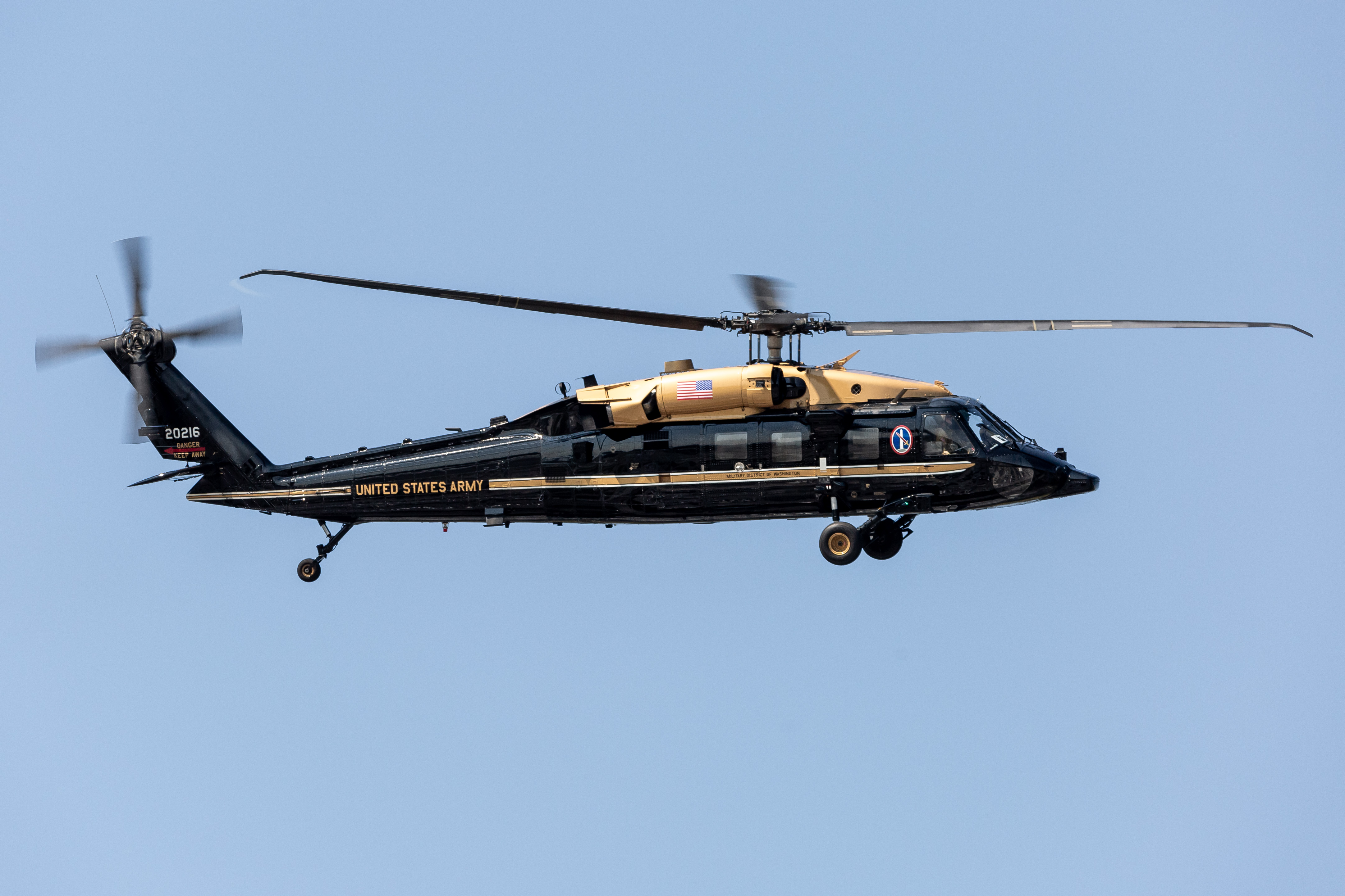 Full size: USA - United States Army Sikorsky VH-60M Blackhawk 09-20216 at Baltimore/Washington International Thurgood Marshall Airport