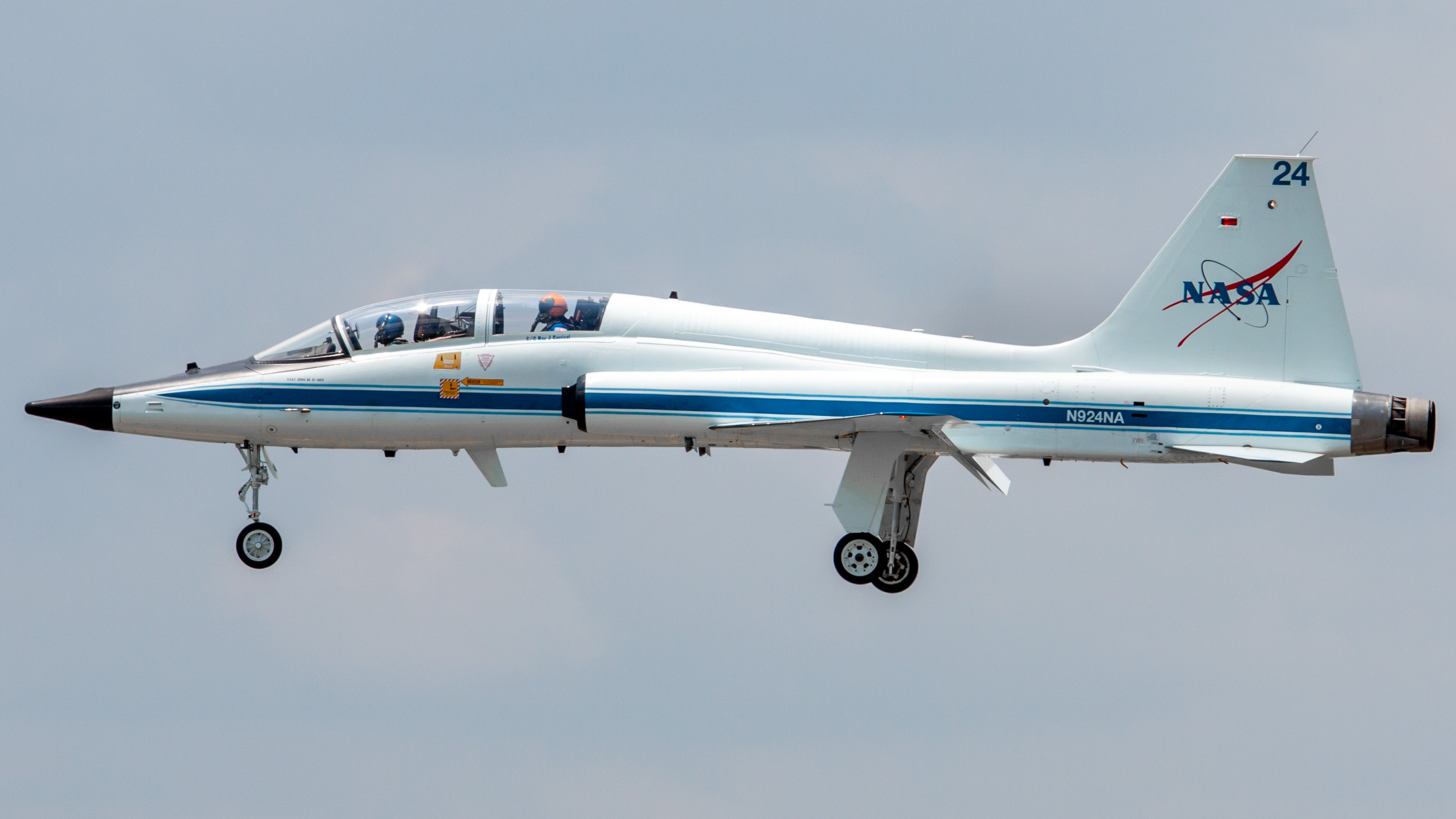 Full size: NASA Northrop T-38 Talon N924NA at Ellington Airport