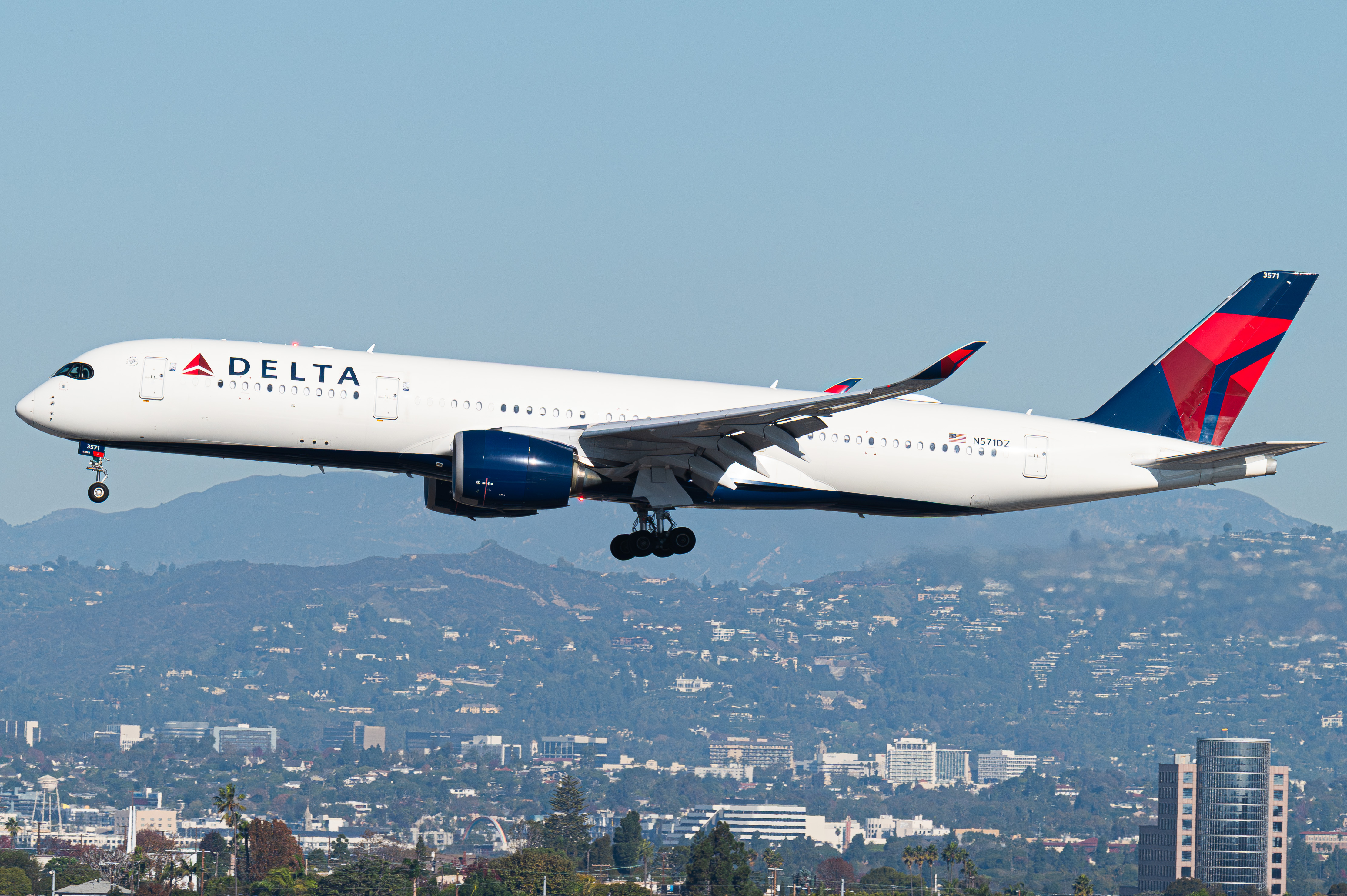 Full size: Delta Airlines Airbus A350-900 N571DZ at Los Angeles International Airport