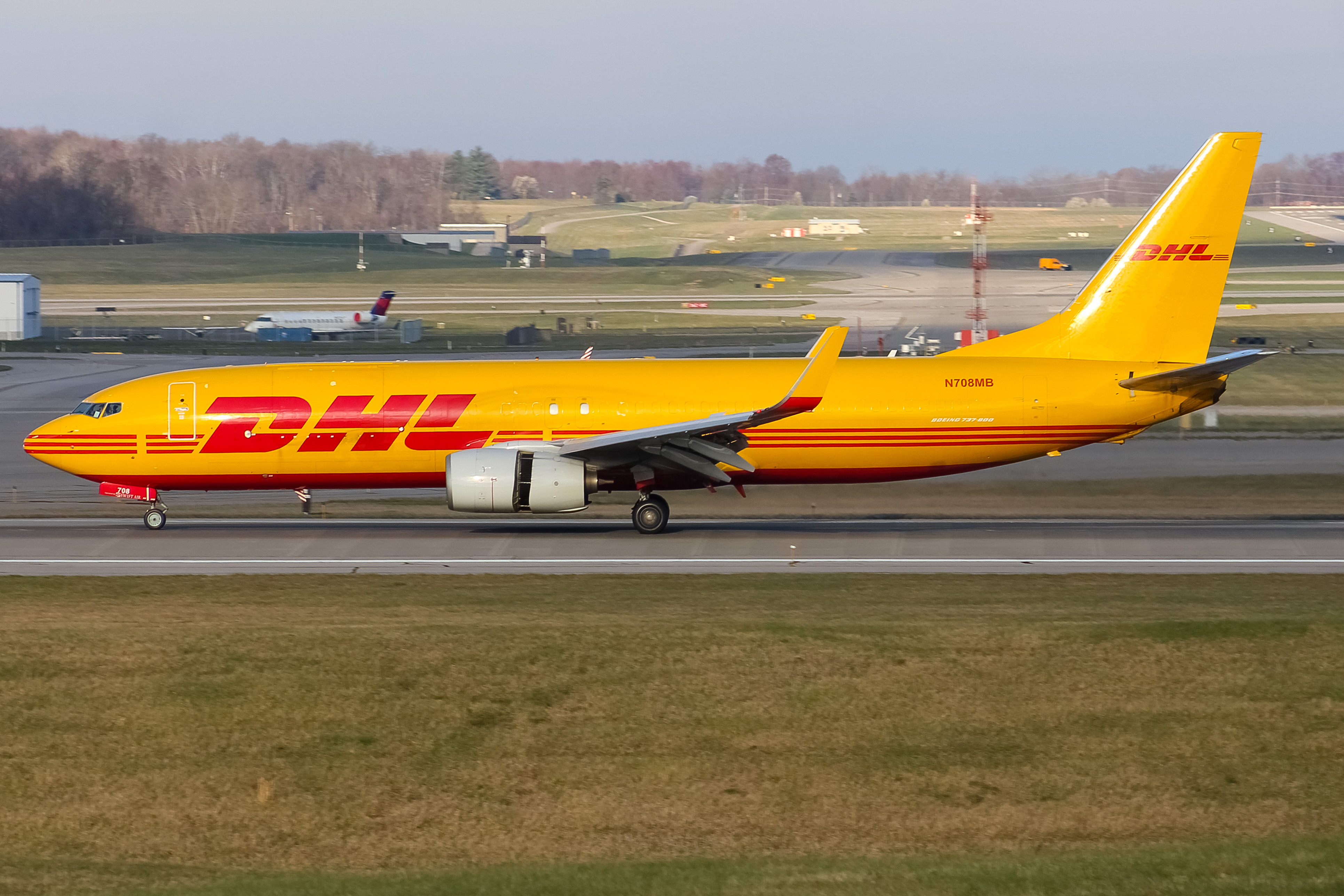 Full size: DHL Boeing 737-800 N708MB at Cincinnati/Northern Kentucky International Airport