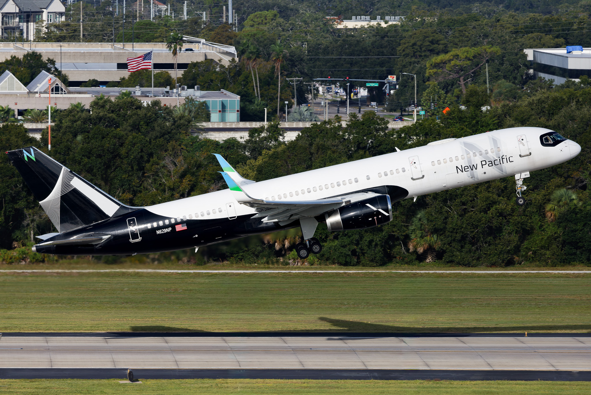 Full size: NEW PACIFIC AIRWAYS Boeing 757-200 N629NP at Tampa International Airport