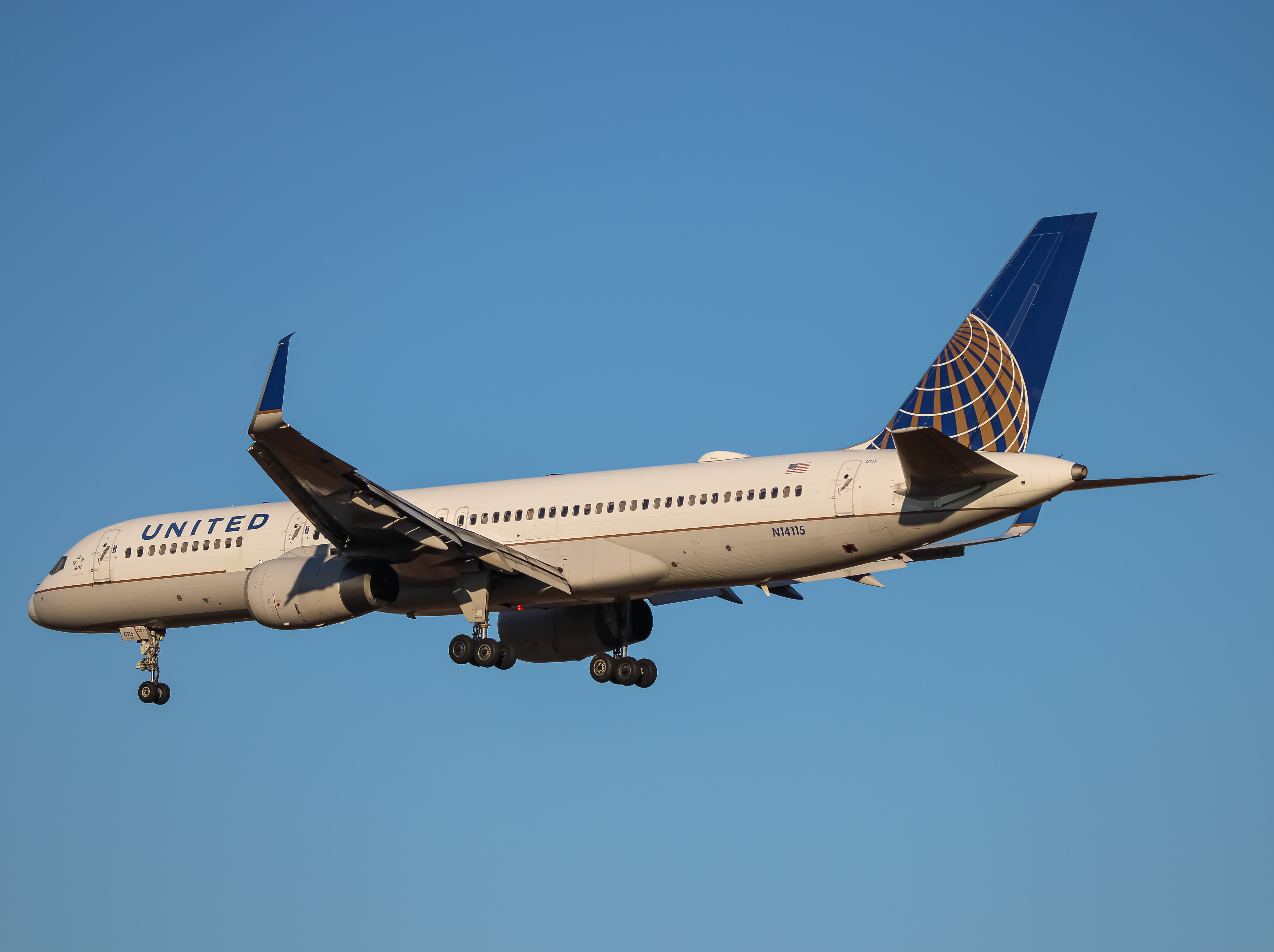 Full size: United Airlines Boeing 757-200 N14115 at Washington Dulles International Airport