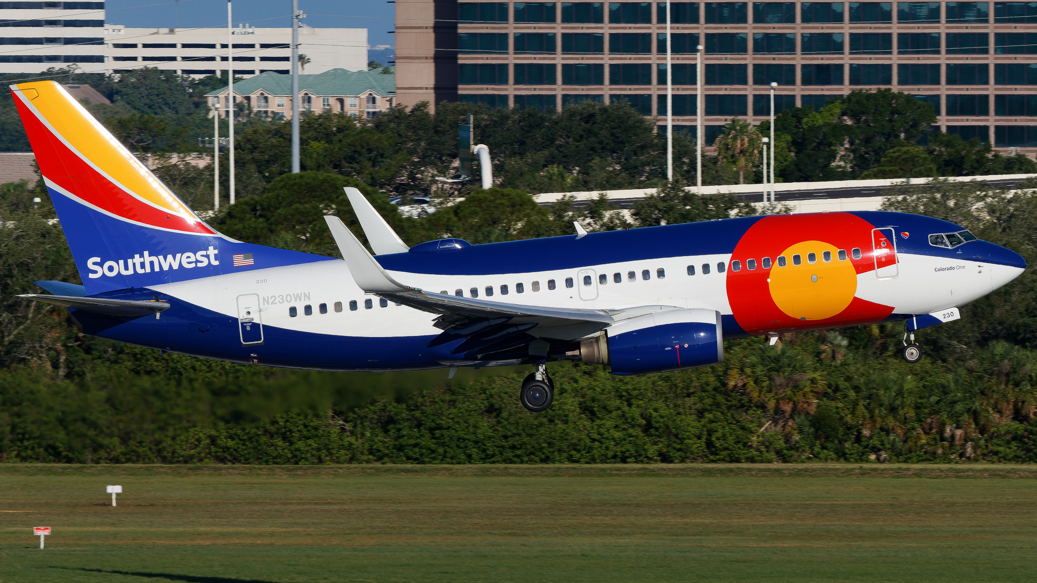 Full size: Southwest Airlines Boeing 737-700 N230WN at Tampa International Airport