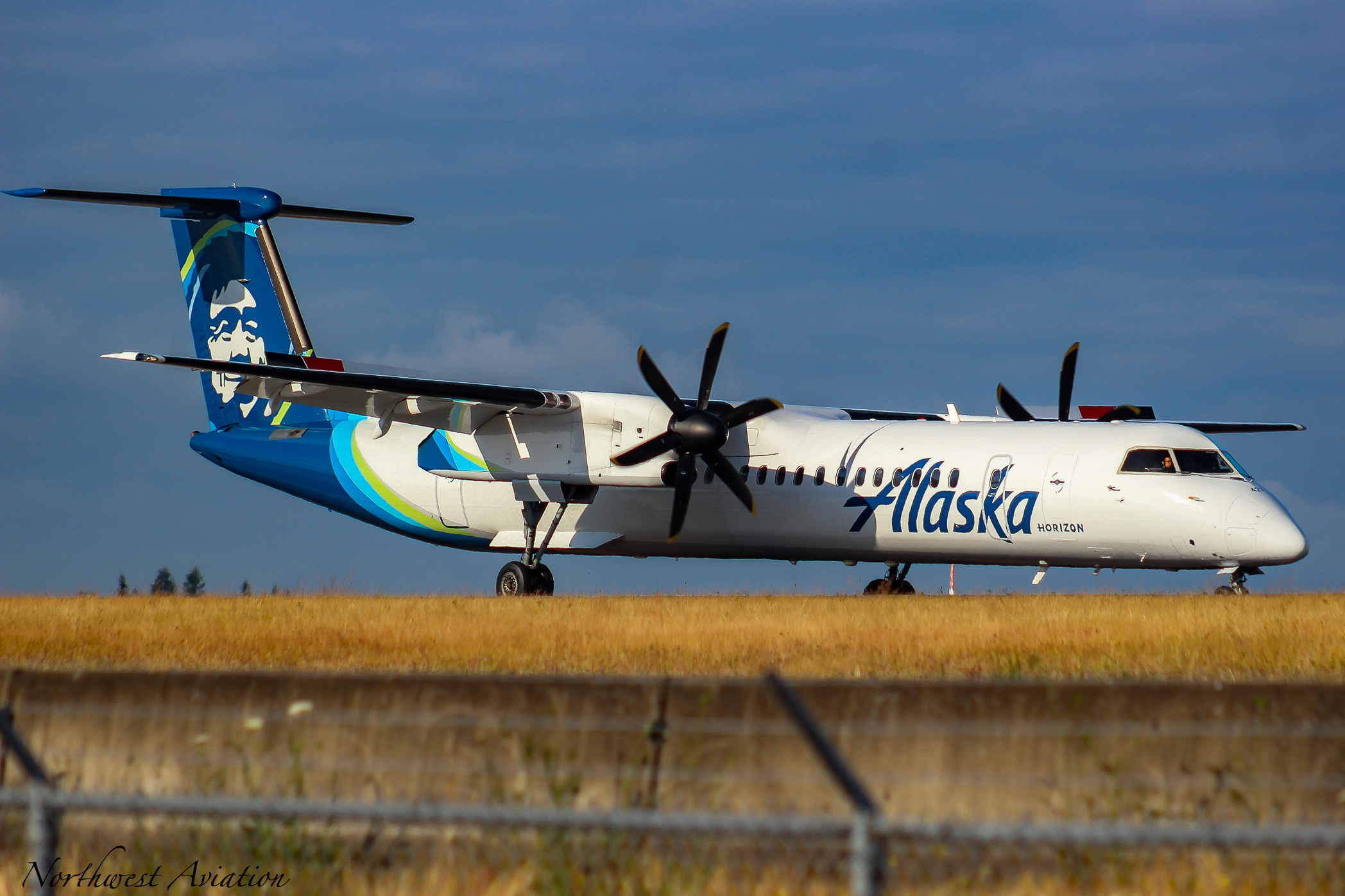 Full size: Horizon Air De Havilland DHC-8 N427QX at Seattle-Tacoma International Airport