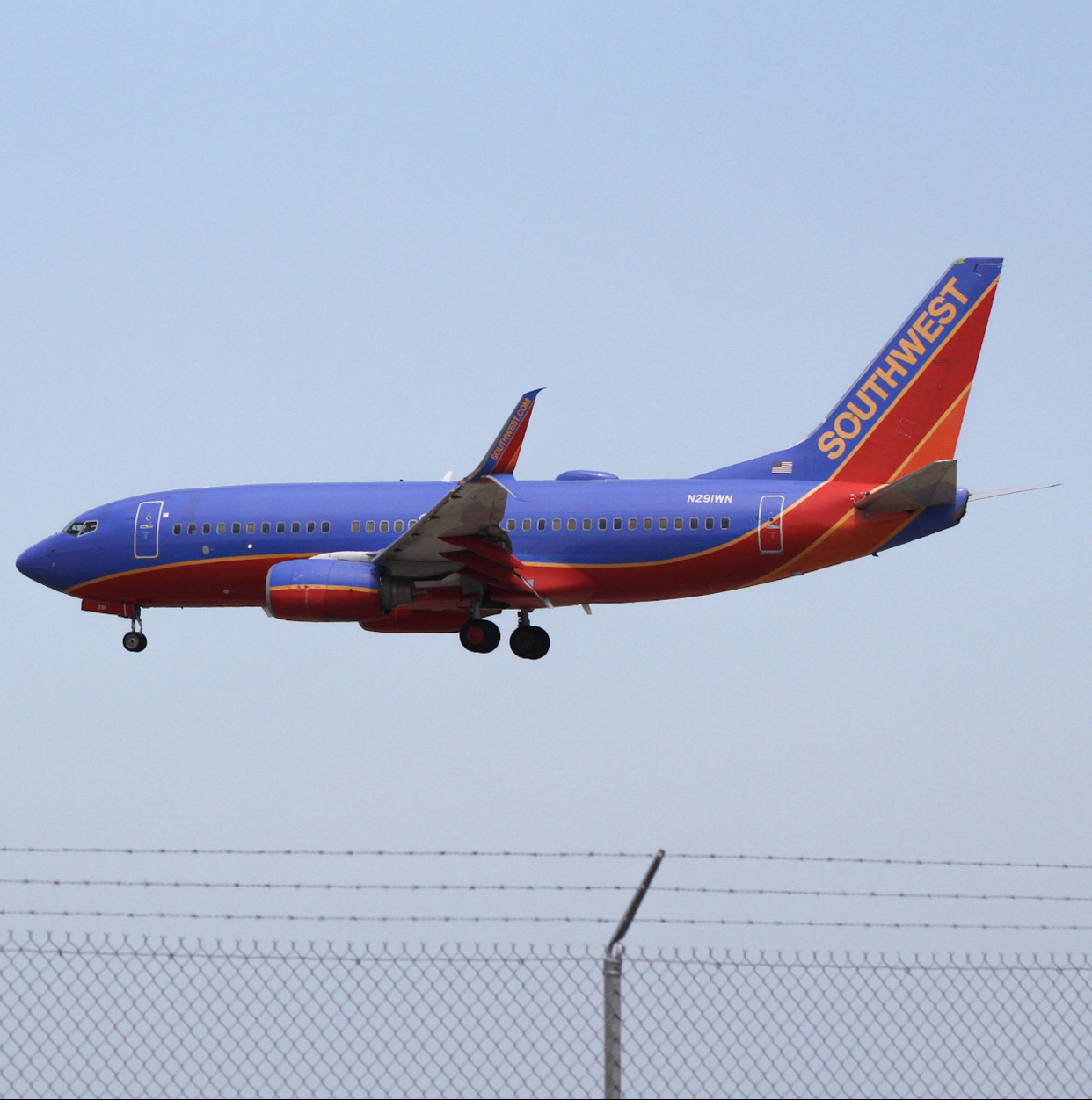 Full size: Southwest Airlines Boeing 737-700 N291wn at Austin-Bergstrom International Airport