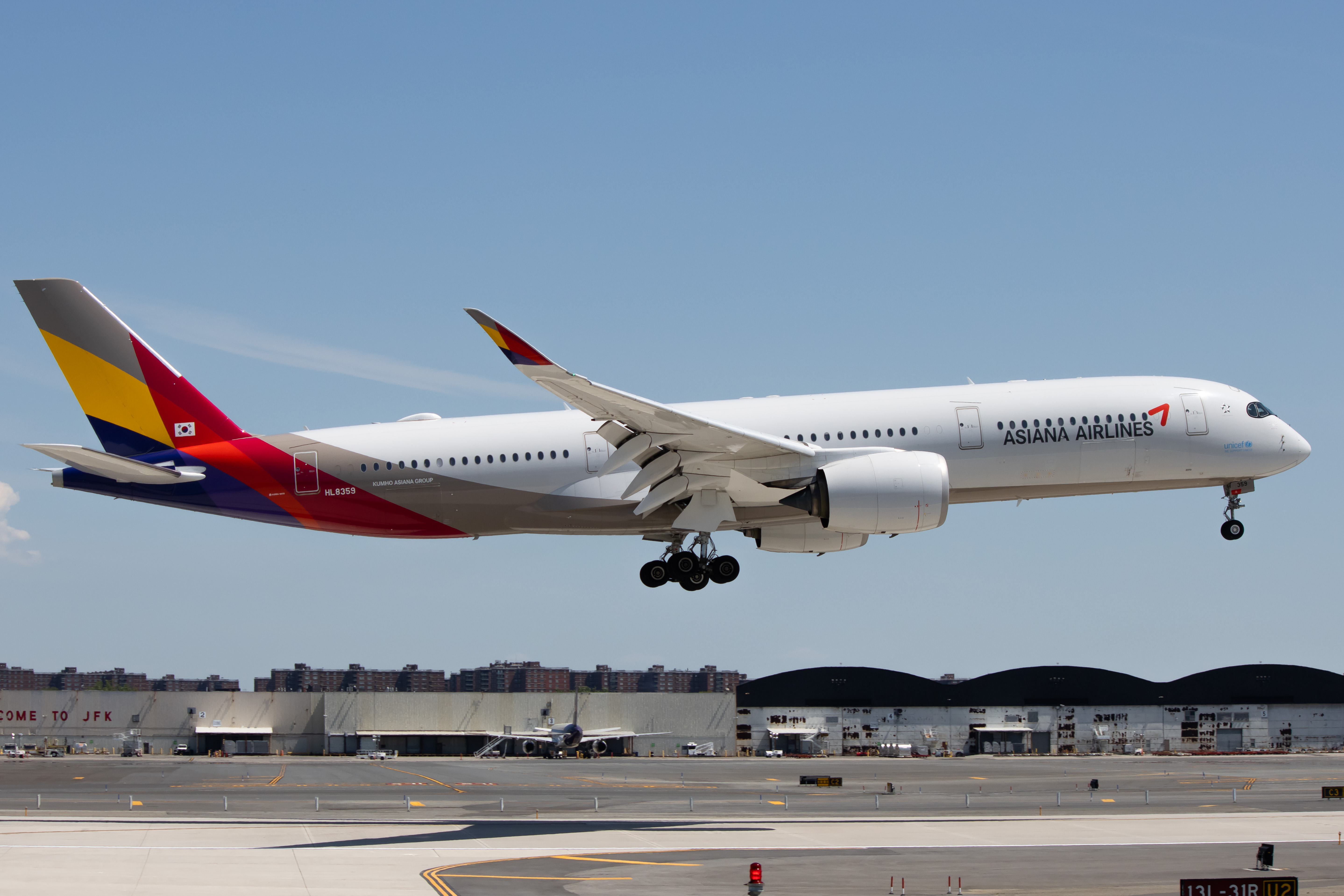Full size: Asiana Airlines Airbus A350-900 HL8359 at John F. Kennedy International Airport