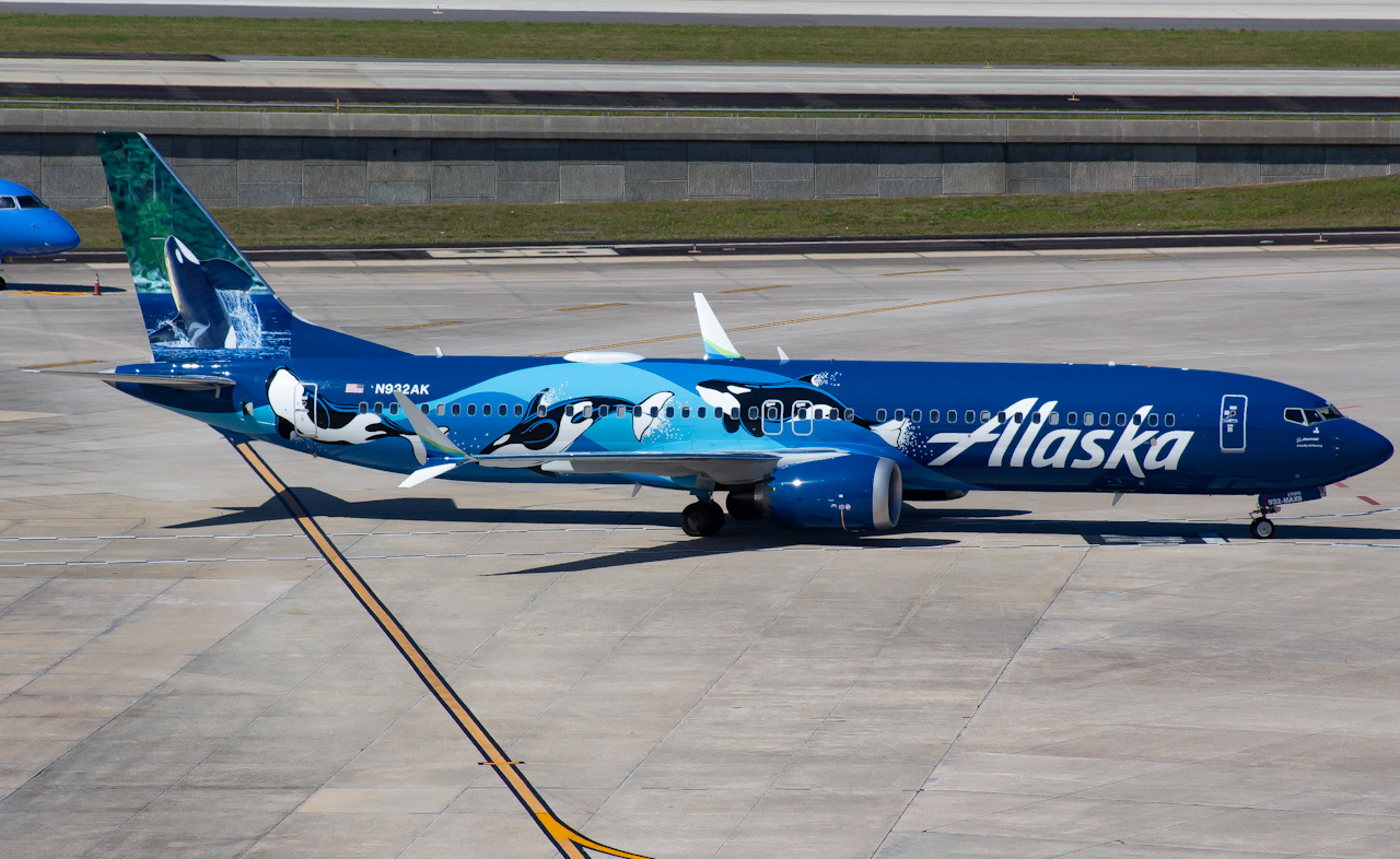 Full size: Alaska Airlines Boeing 737 MAX 9 N932AK at Tampa International Airport