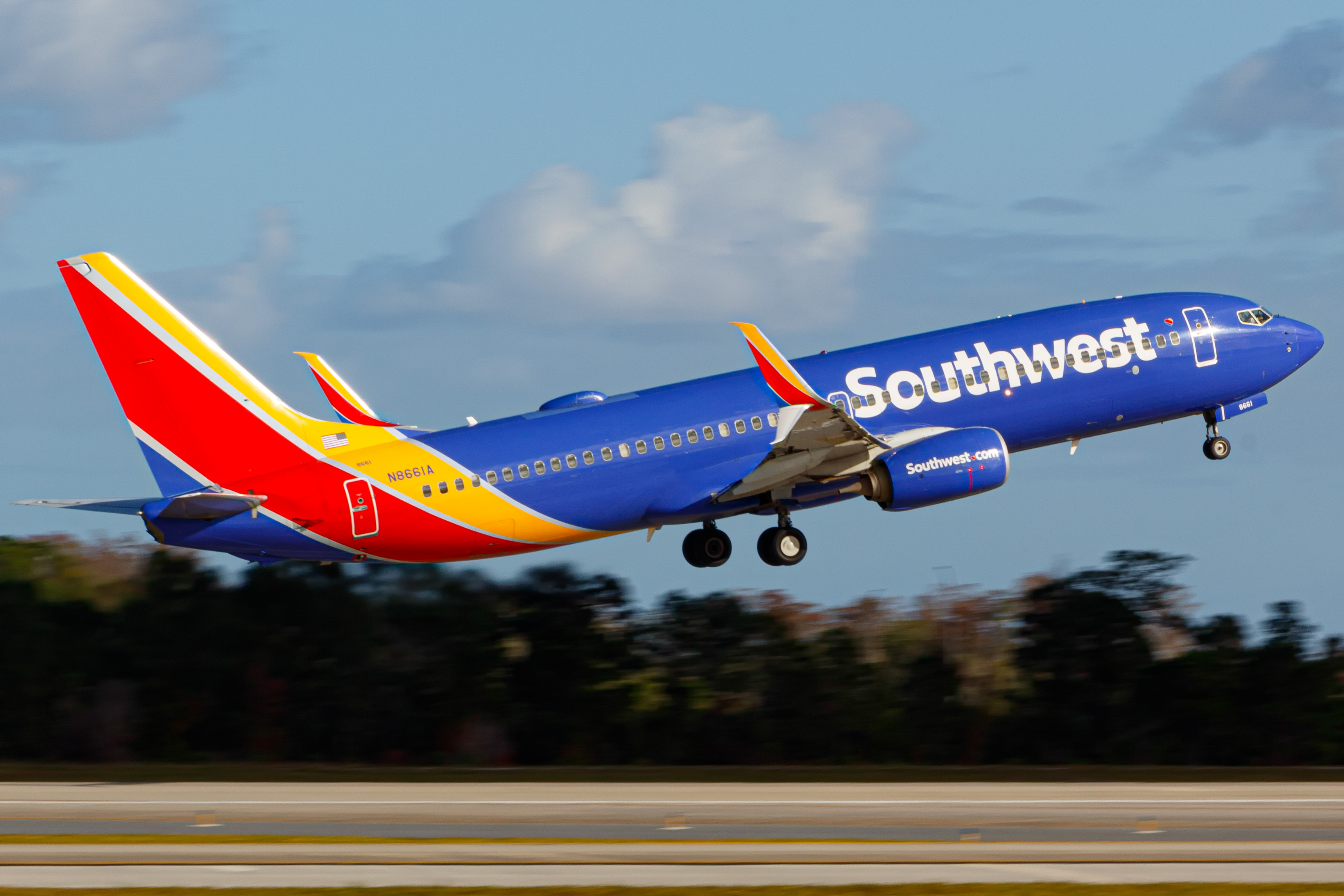 Full size: Southwest Airlines Boeing 737-800 N8661A at Orlando International Airport