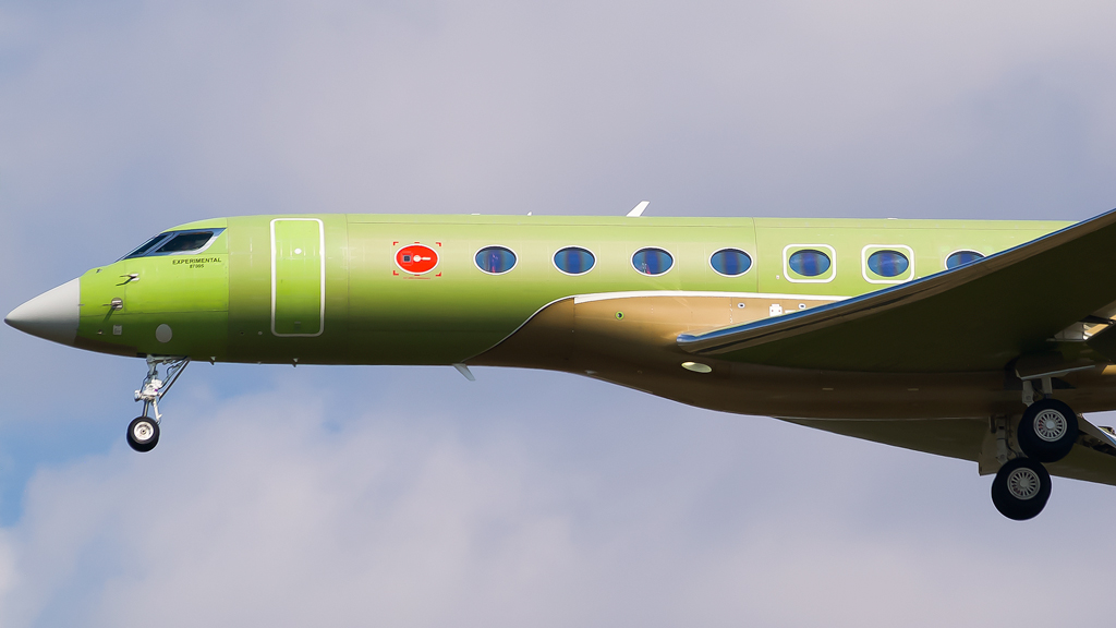 Full size: Gulfstream Aerospace Guflstream G700 N705GD at Savannah/Hilton Head International Airport