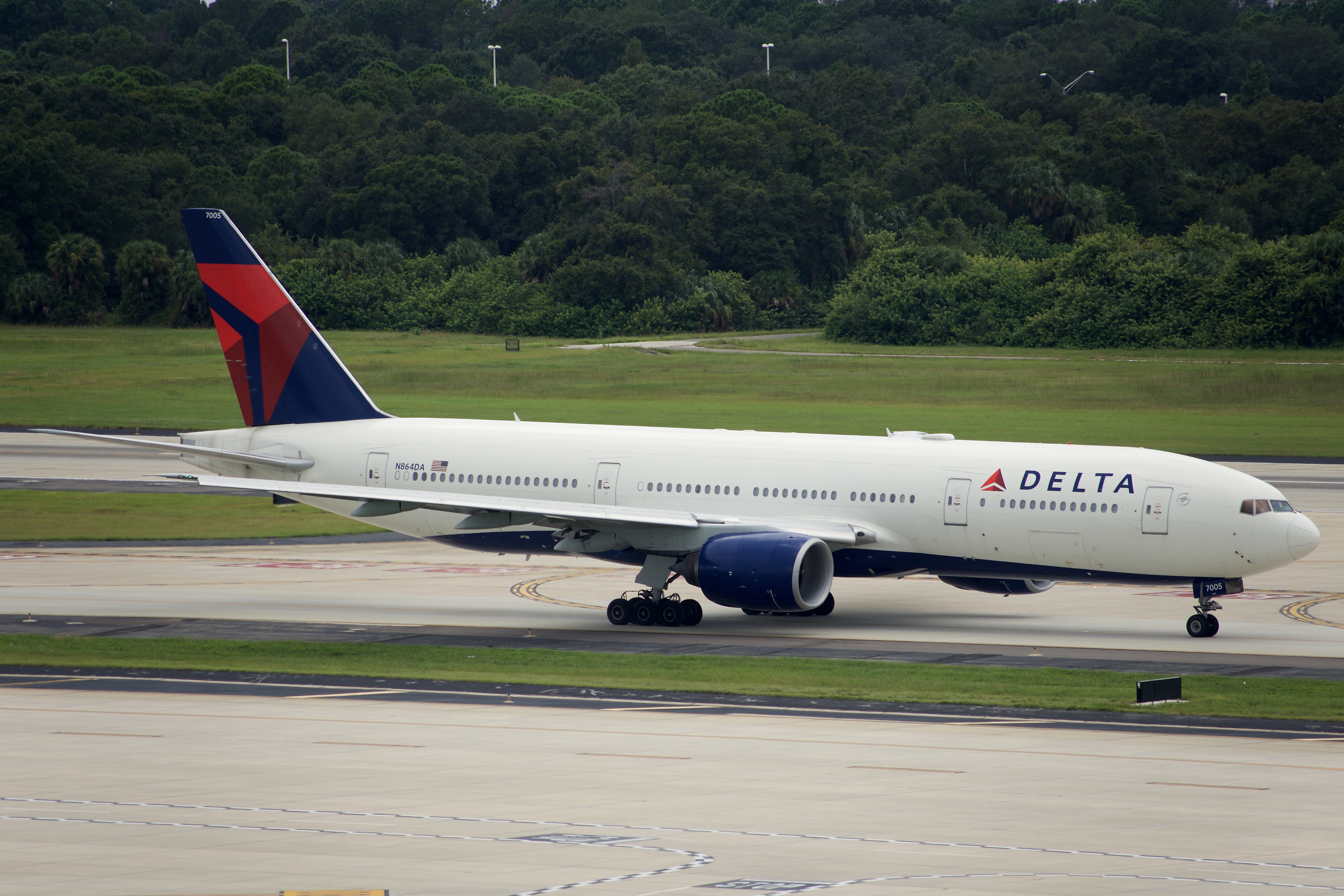 Full size: Delta Airlines Boeing 777-200ER N864DA at Tampa International Airport