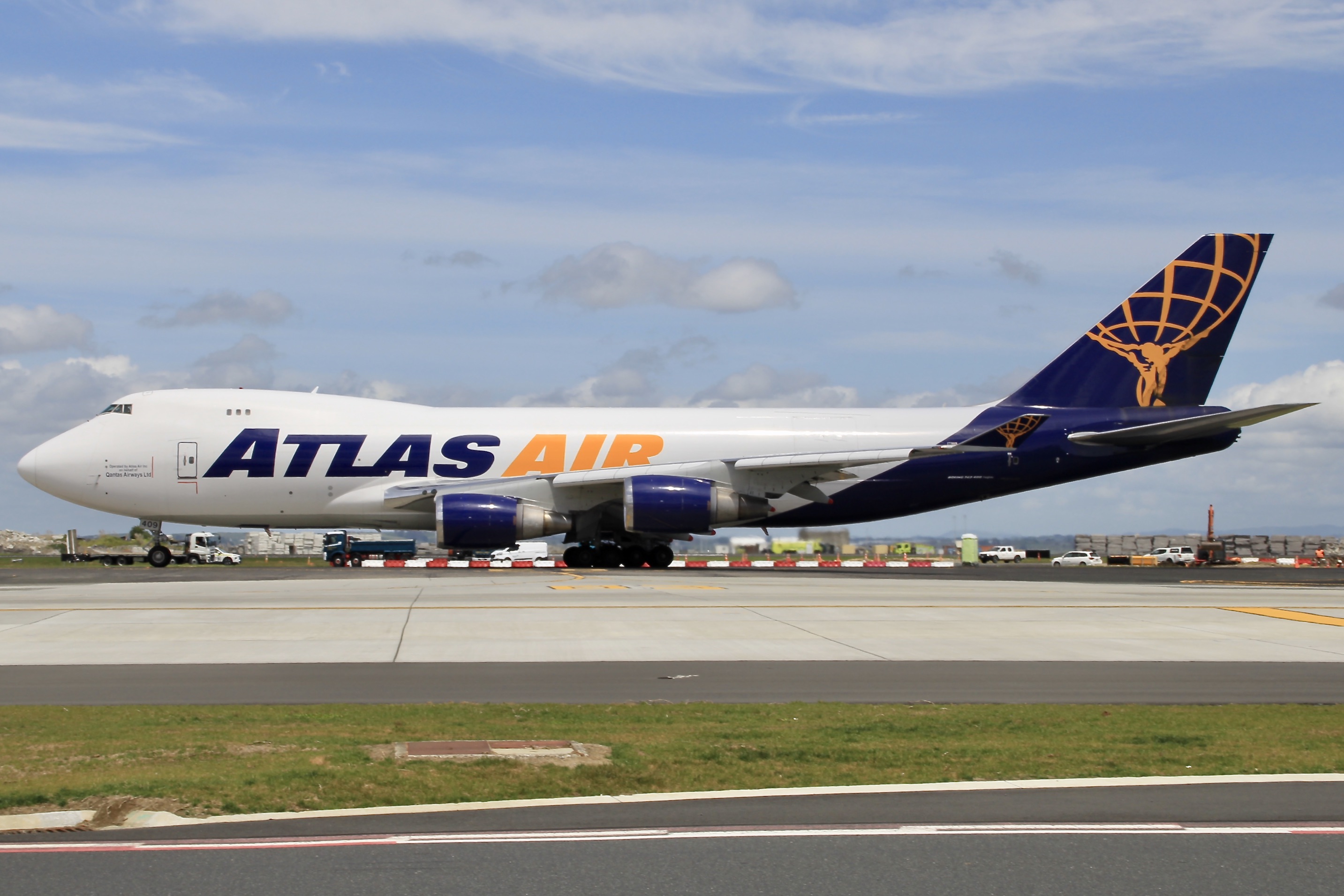 Full size: Atlas Air  Boeing 747-400F N409MC at Auckland International Airport