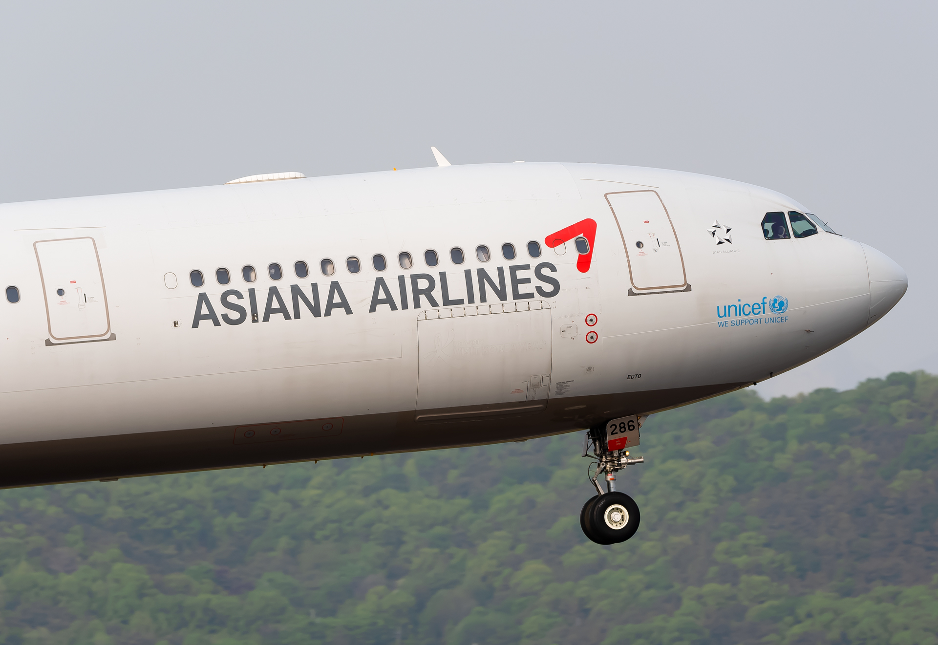 Full size: Asiana Airlines Airbus A330-300 HL8286 at Seoul-Gimpo International Airport