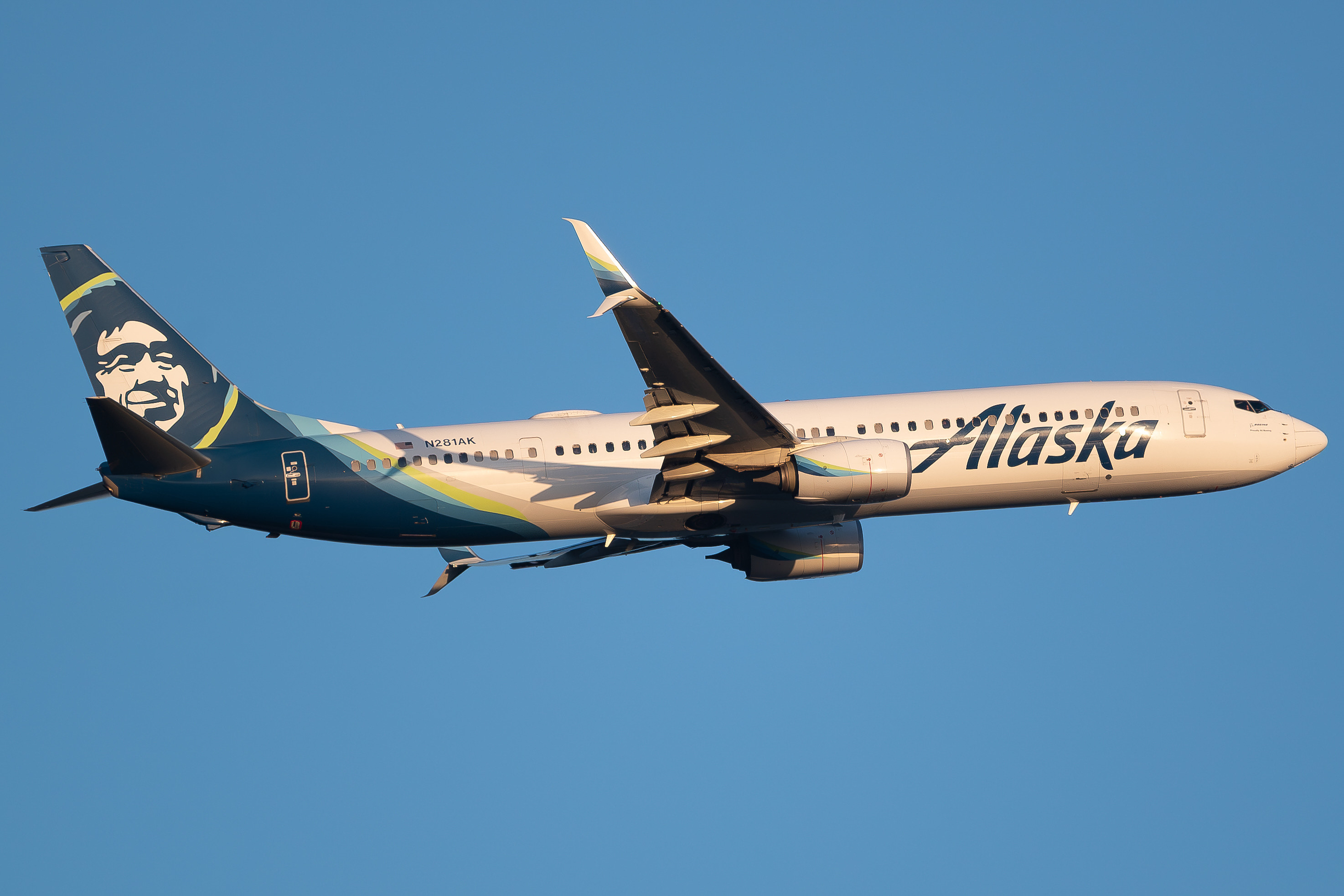 Full size: Alaska Airlines Boeing 737-900ER N281AK at Orlando International Airport