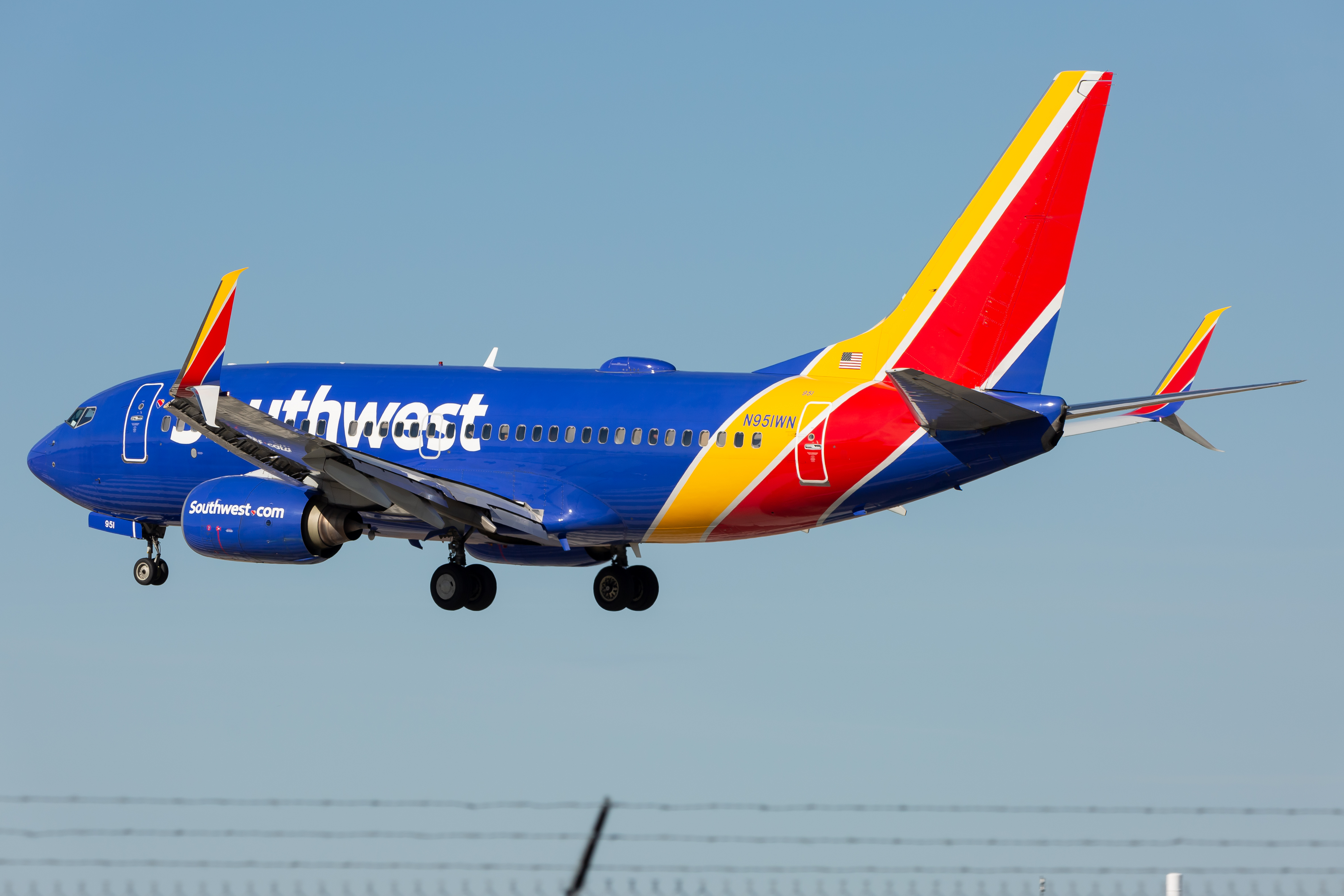 Full size: Southwest Airlines Boeing 737-700 N951WN at Baltimore/Washington International Thurgood Marshall Airport