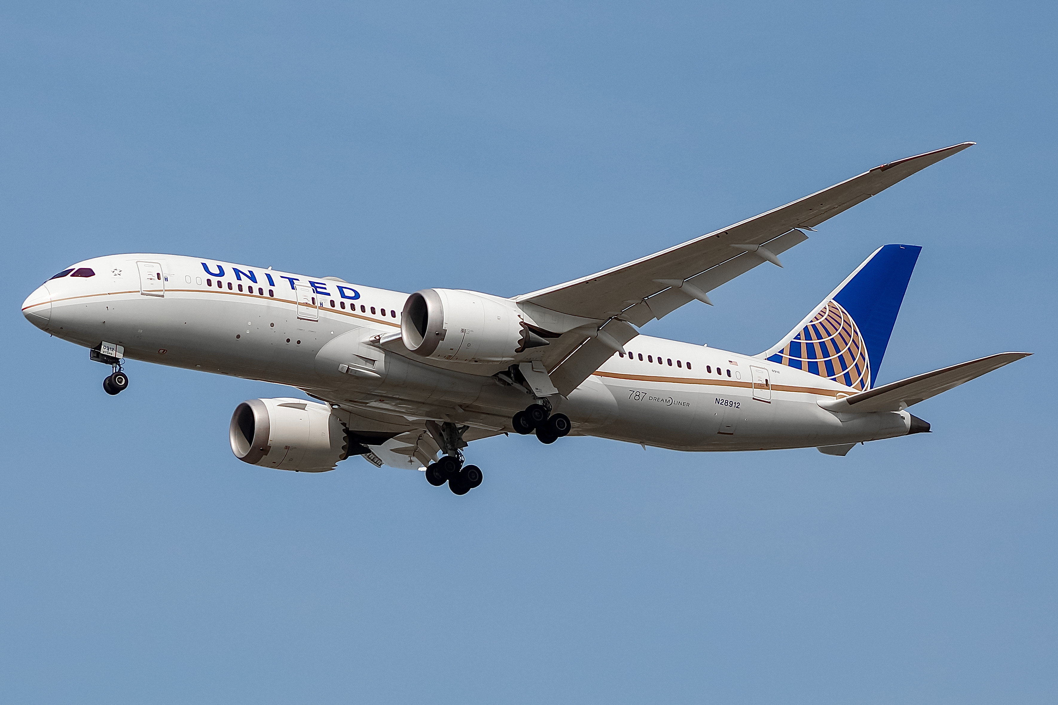 Full size: United Airlines Boeing 787-8 N28912 at Chicago O'Hare International Airport