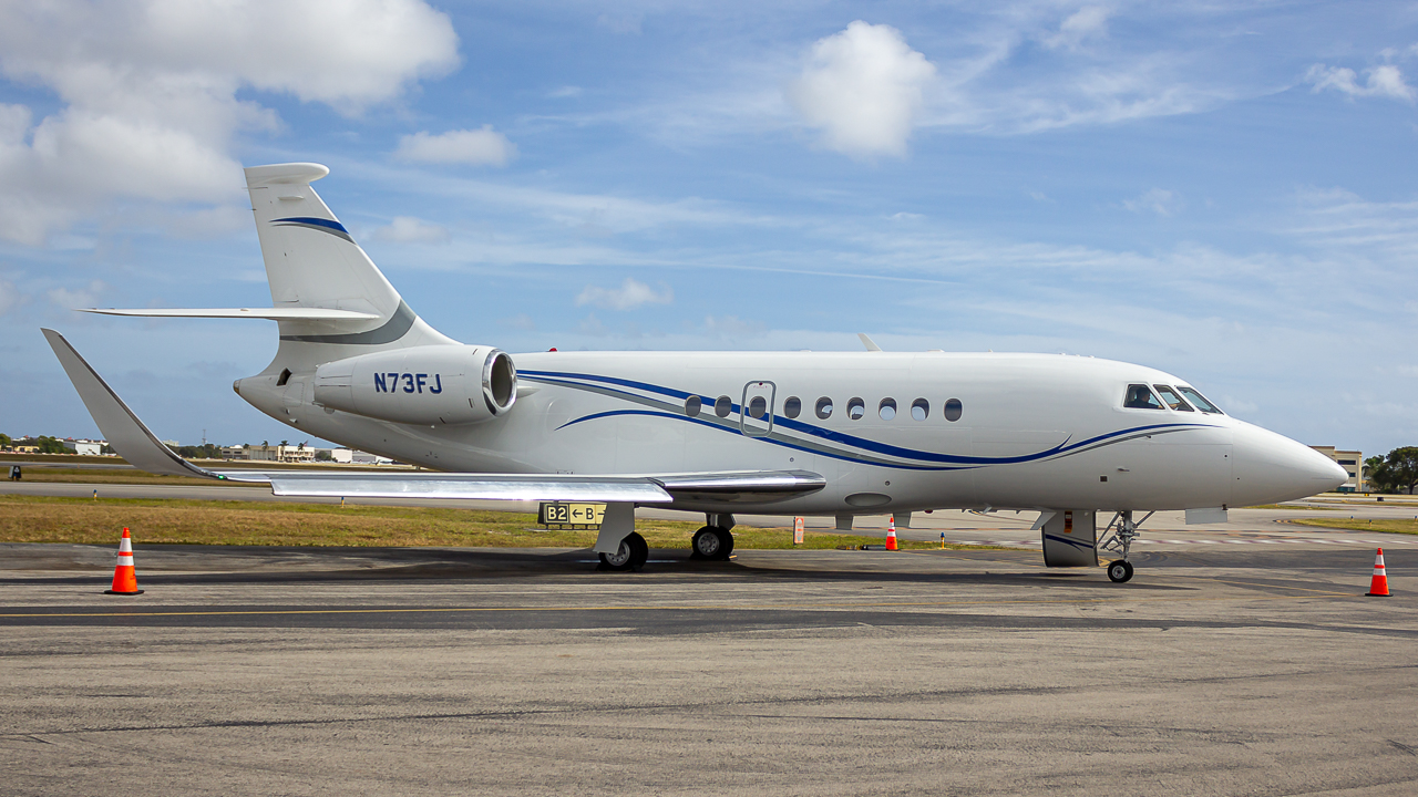Full size: PRIVATE Dassault Falcon 2000 N73FJ at Fort Lauderdale Executive Airport