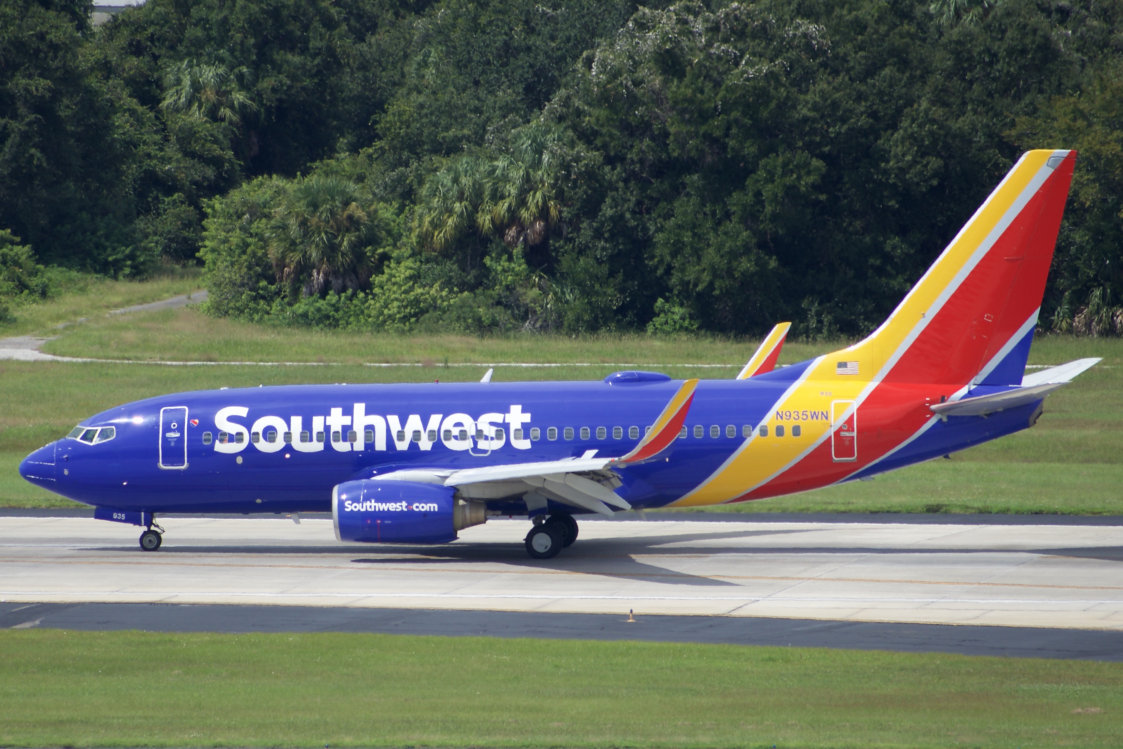Full size: Southwest Airlines Boeing 737-700 N935WN at Tampa International Airport