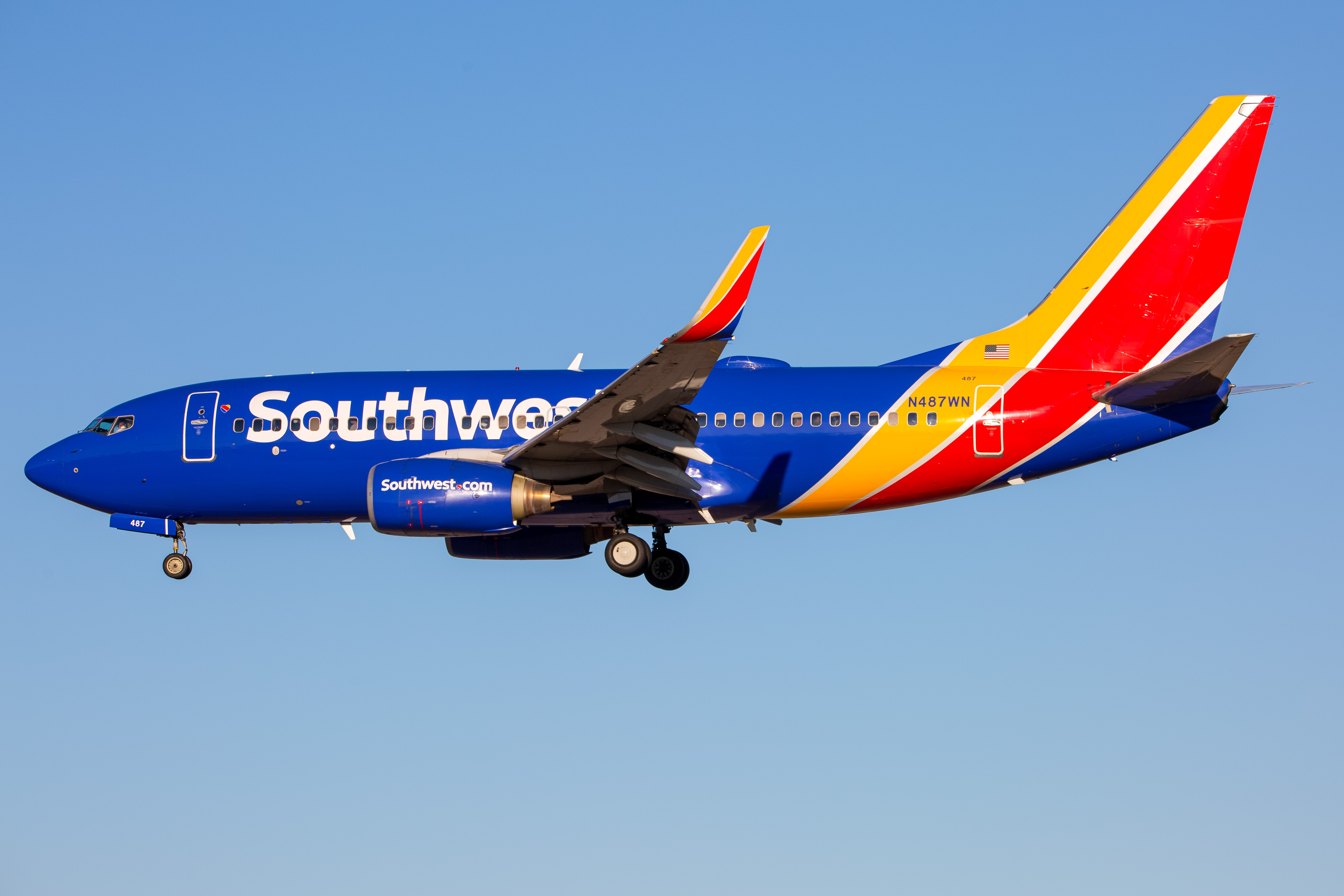Full size: Southwest Airlines Boeing 737-700 N487WN at Baltimore/Washington International Thurgood Marshall Airport