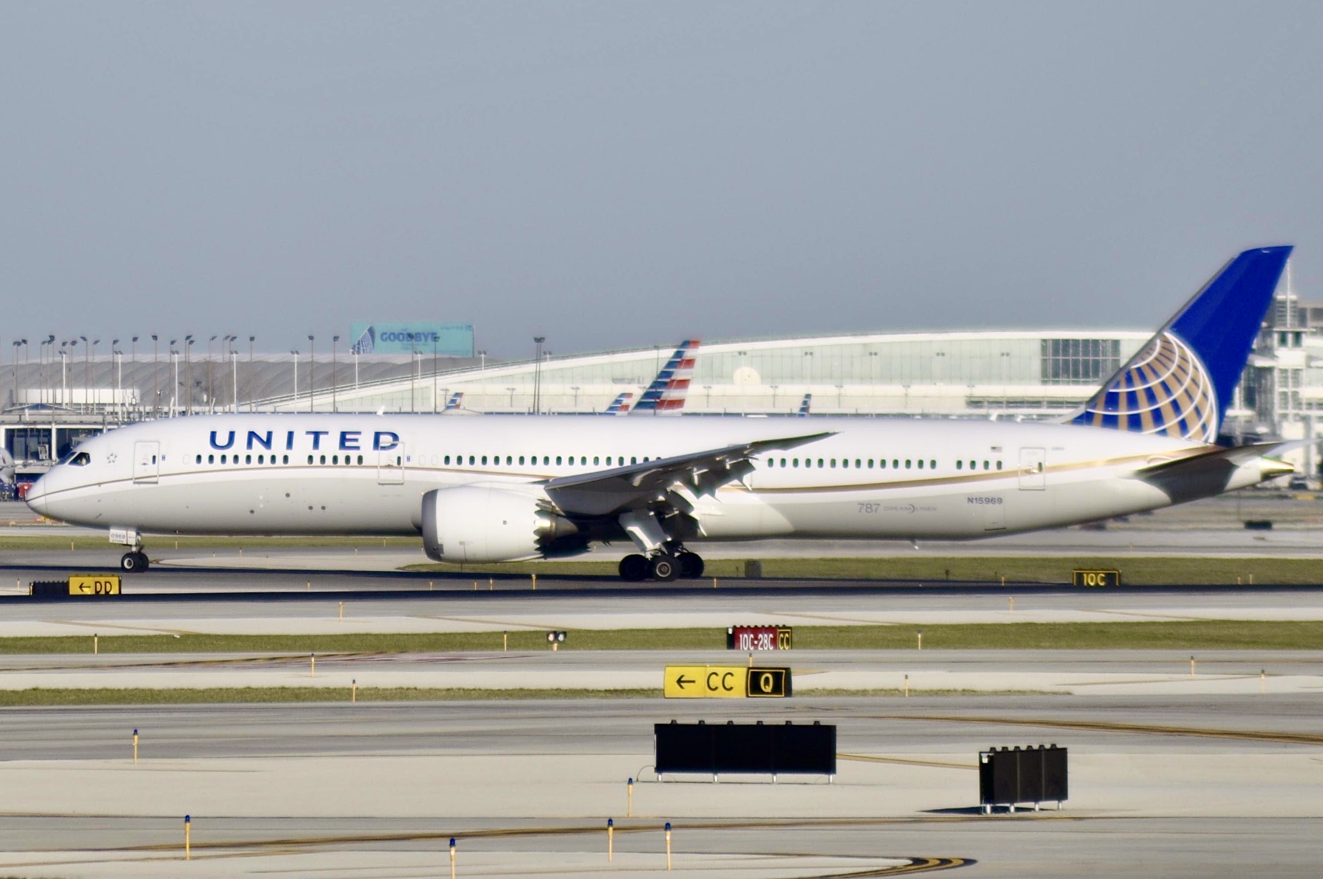 Full size: United Airlines  Boeing 787-9 N15969 at Chicago O'Hare International Airport