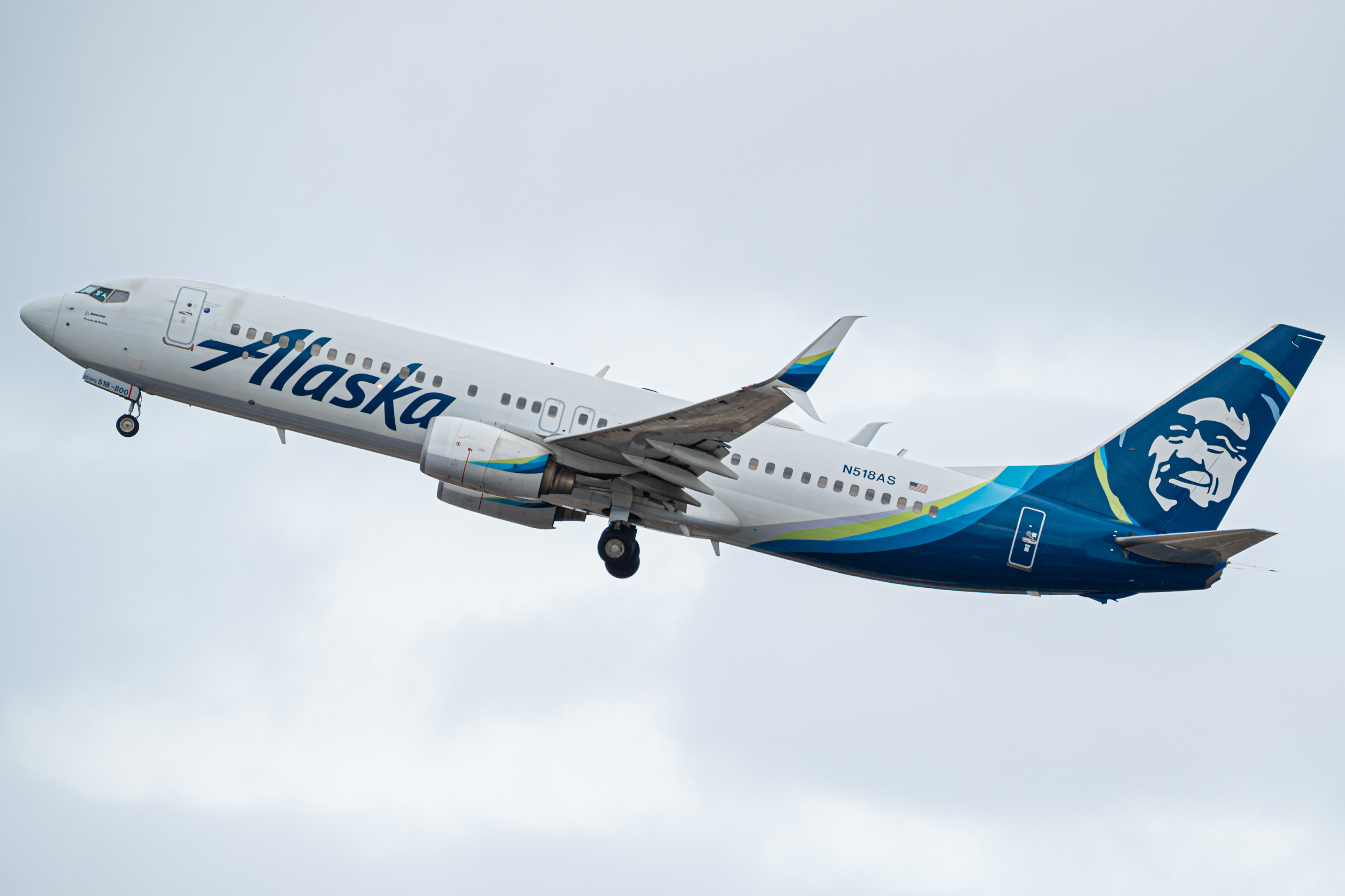 Full size: Alaska Airlines Boeing 737-800 N518AS at Daniel K Inouye International Airport