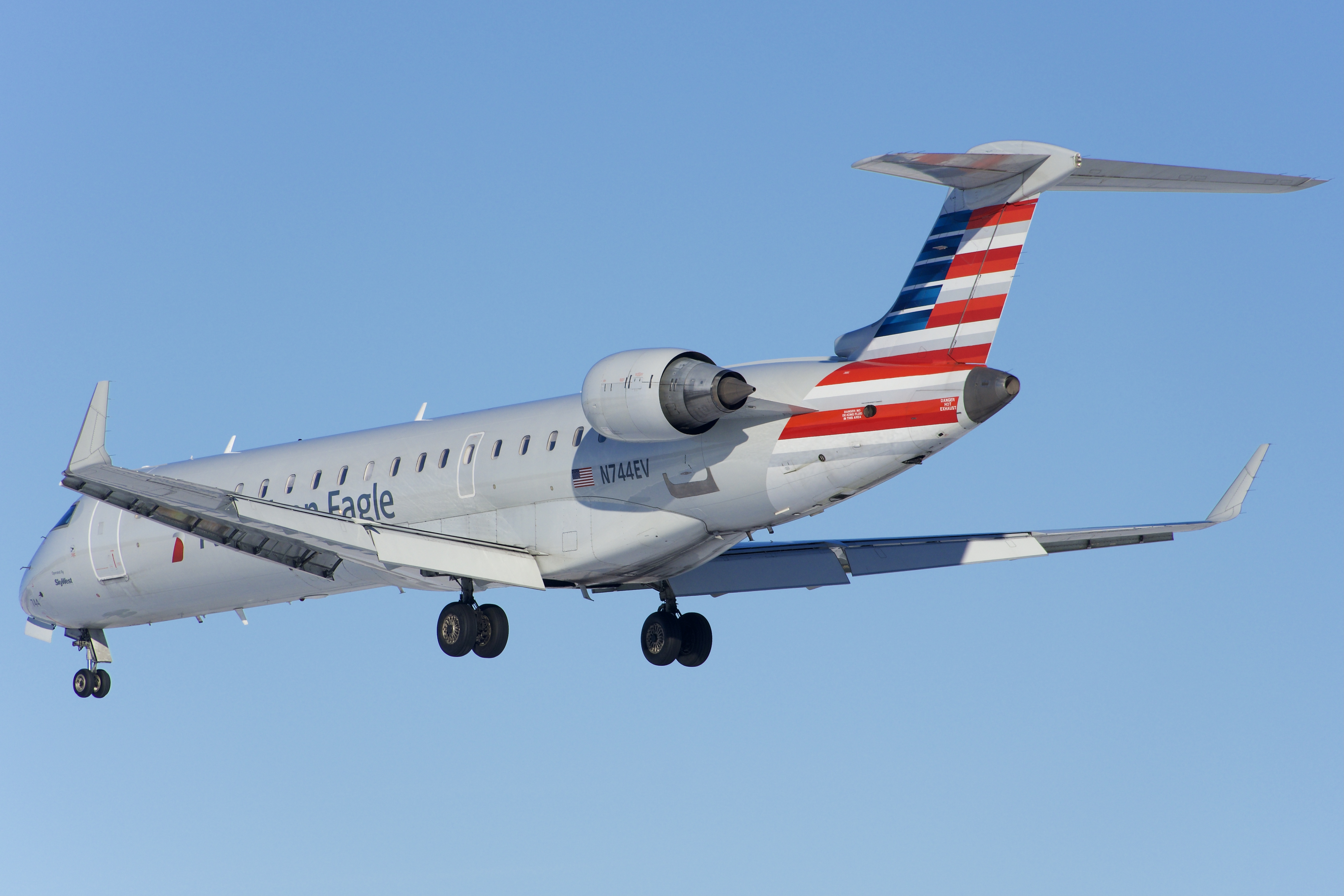 Full size: American Eagle Mitsubishi CRJ-700 N744EV at Green Bay-Austin Straubel International Airport