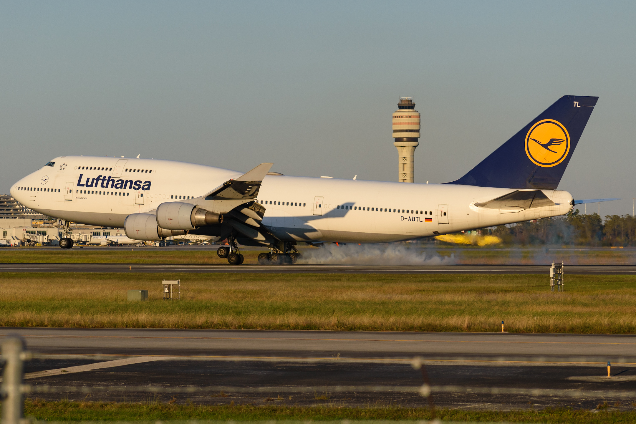 Full size: Lufthansa Boeing 747-400 D-ABTL at Orlando International Airport
