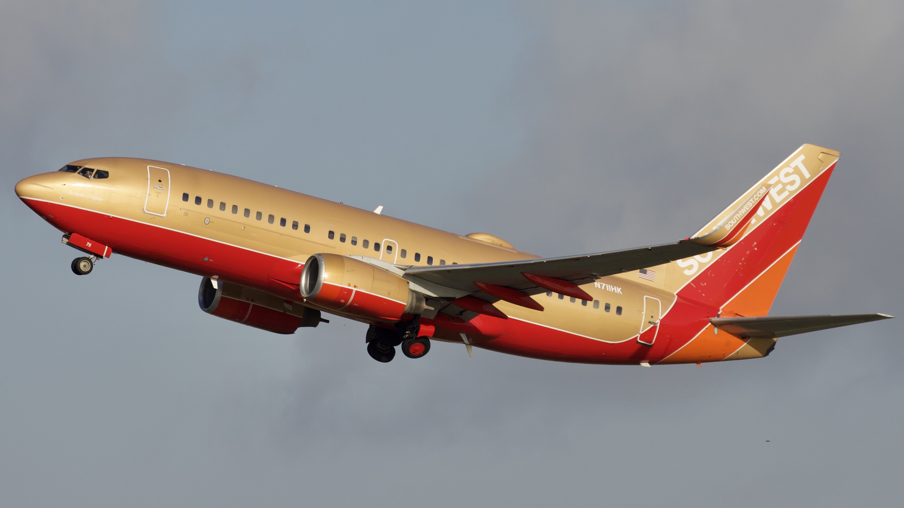 Full size: Southwest Airlines Boeing 737-700 N711HK at Houston-George Bush Intercontinental Airport