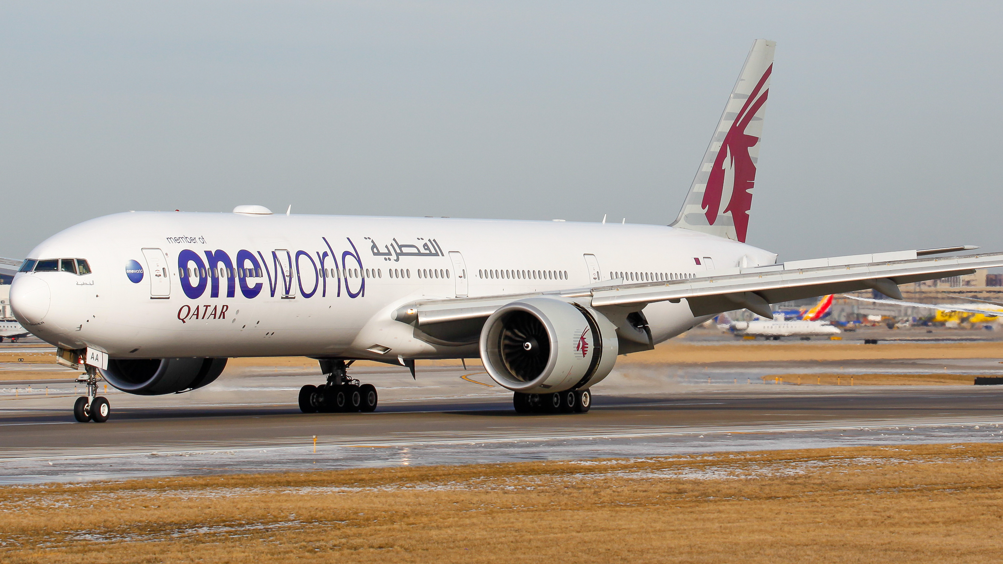 Full size: Qatar Airways Boeing 777-300ER A7-BAA at Chicago O'Hare International Airport