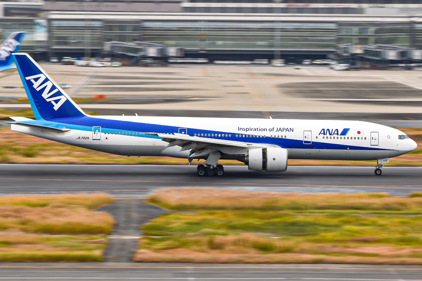 Full size: All Nippon Airways Boeing 777-200ER JA702A at Tokyo-Haneda Airport