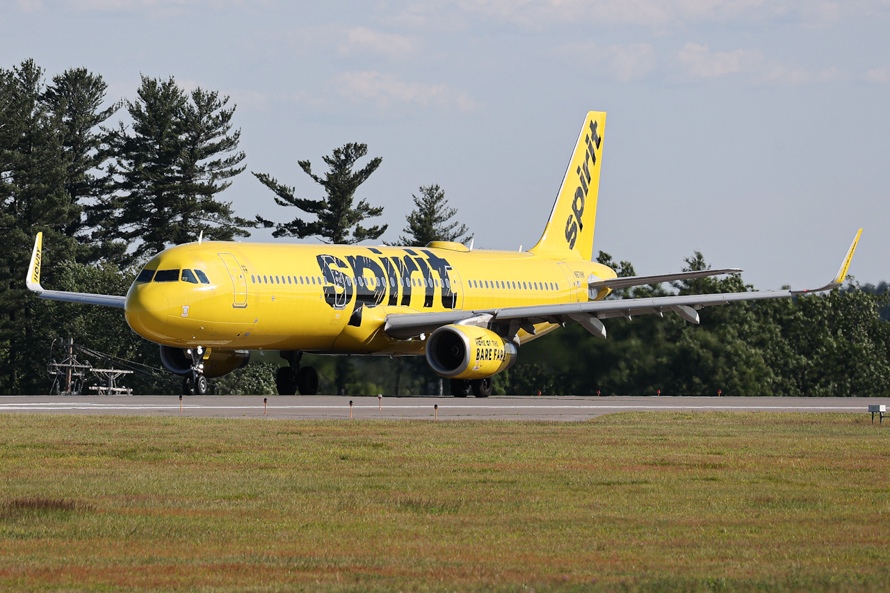 Full size: Spirit Airlines Airbus A321-200 N671NK at Manchester Airport