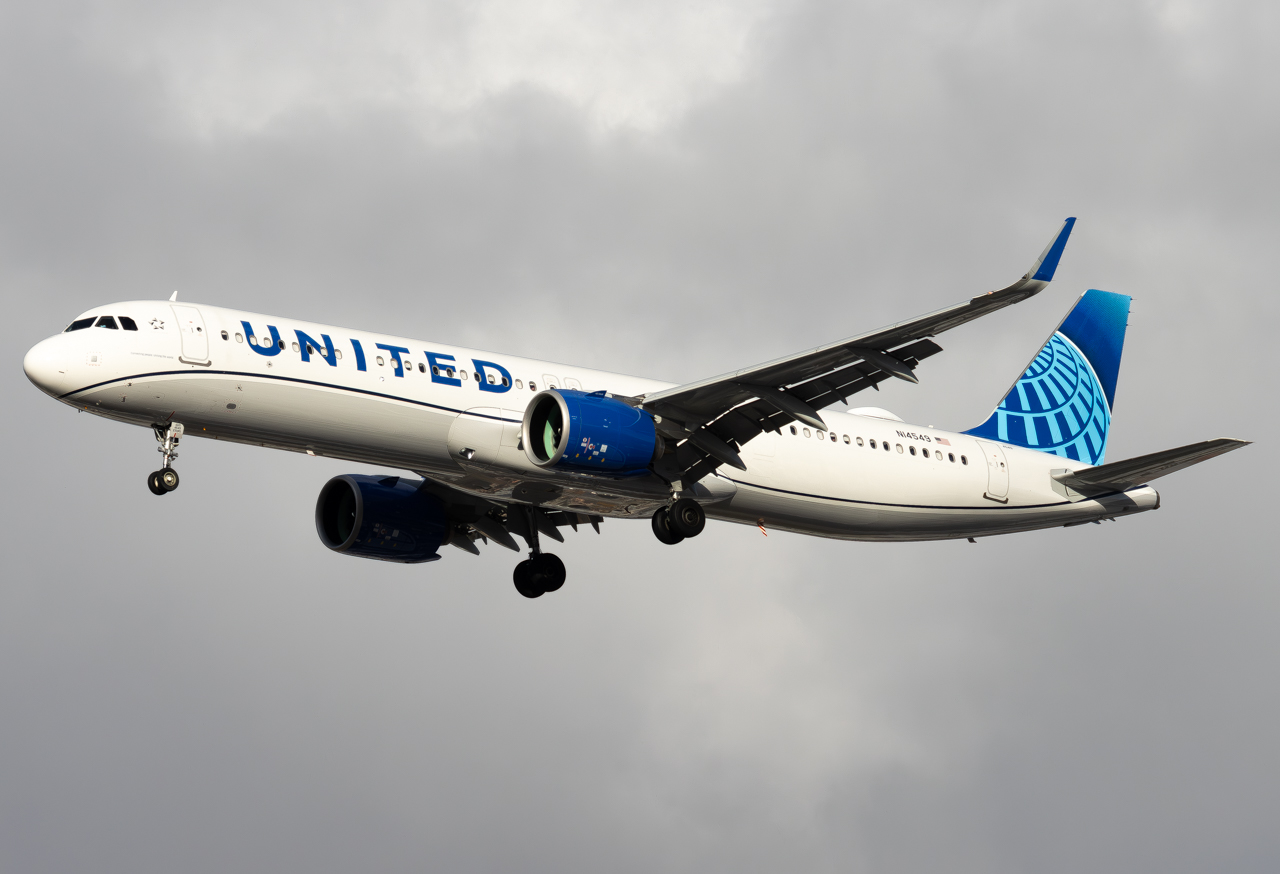 Full size: United Airlines Airbus A321NEO N14549 at Harry Reid International Airport