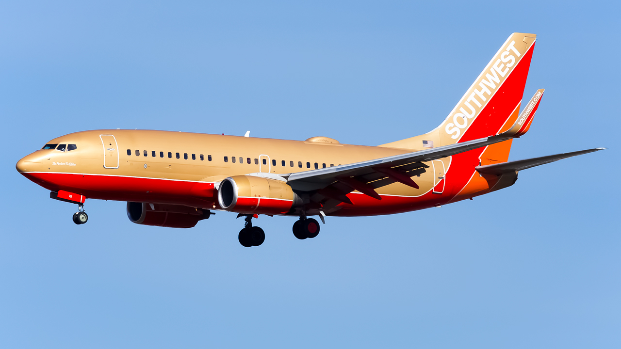 Full size: Southwest Airlines Boeing 737-700 N711HK at Hartsfield-Jackson Atlanta International Airport