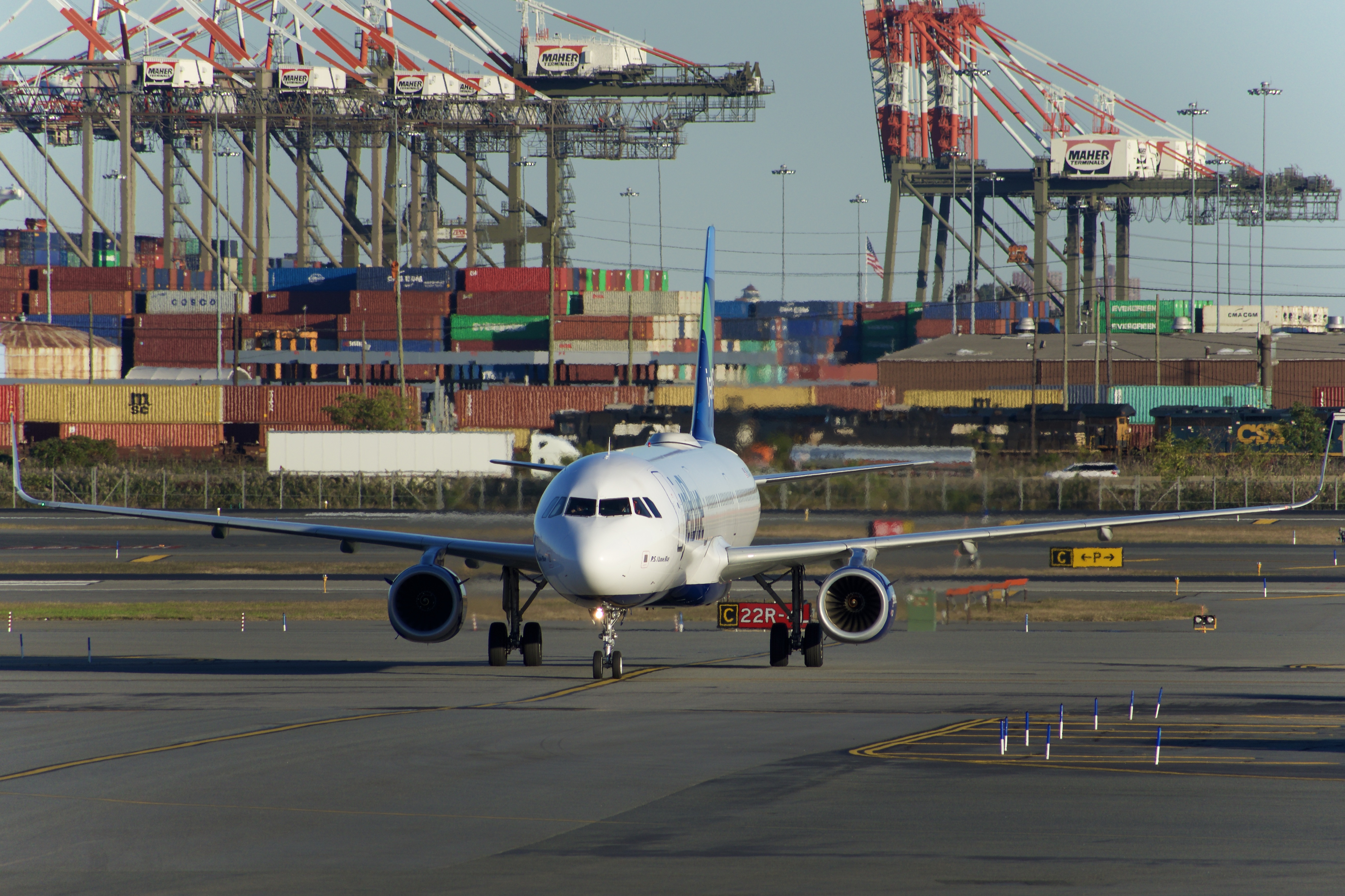 Full size: JetBlue Airways Airbus A321-200 N994JL at Newark Liberty International Airport