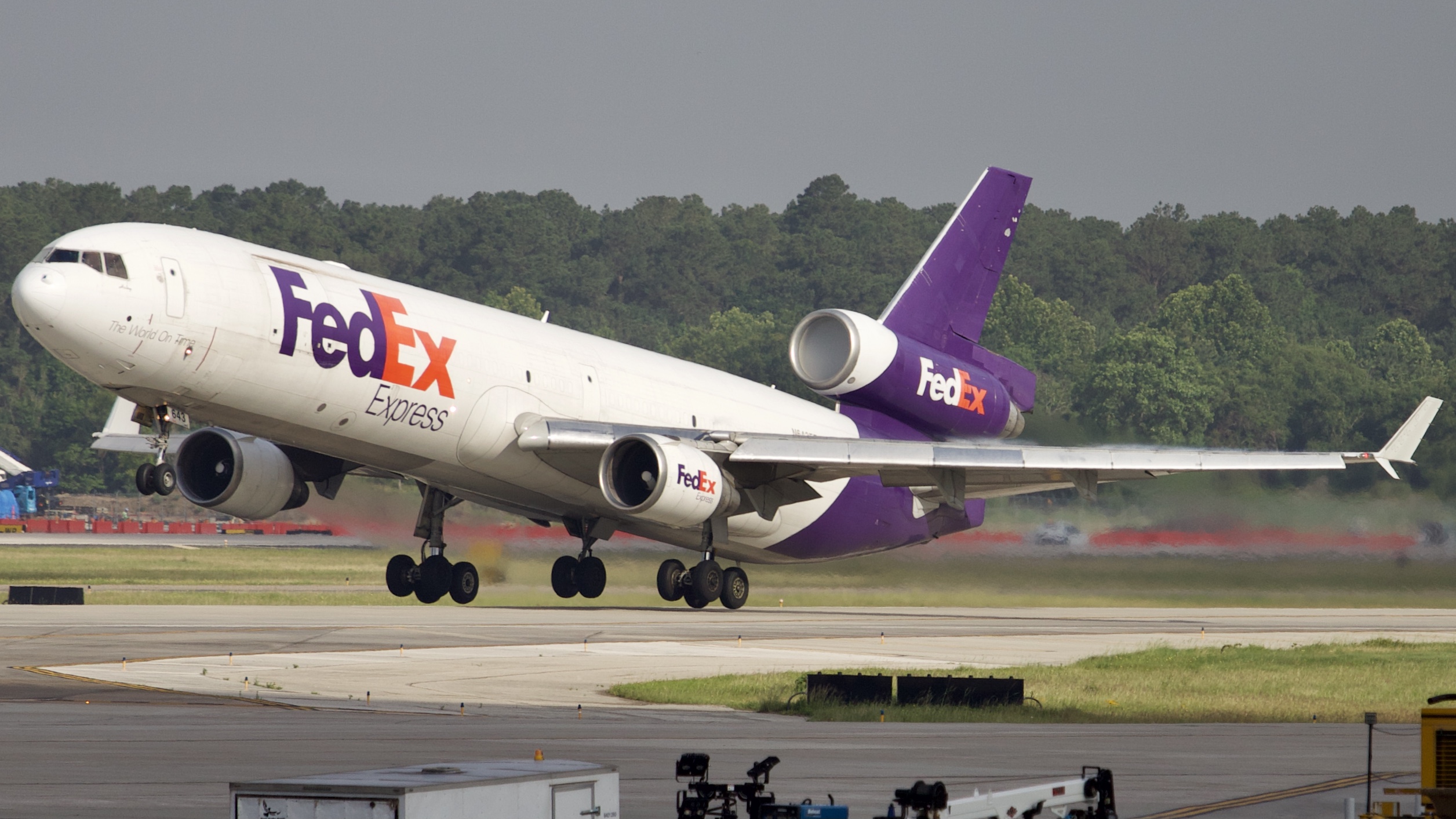 Full size: FedEx McDonnell Douglas MD-11F N643FE at Houston-George Bush Intercontinental Airport