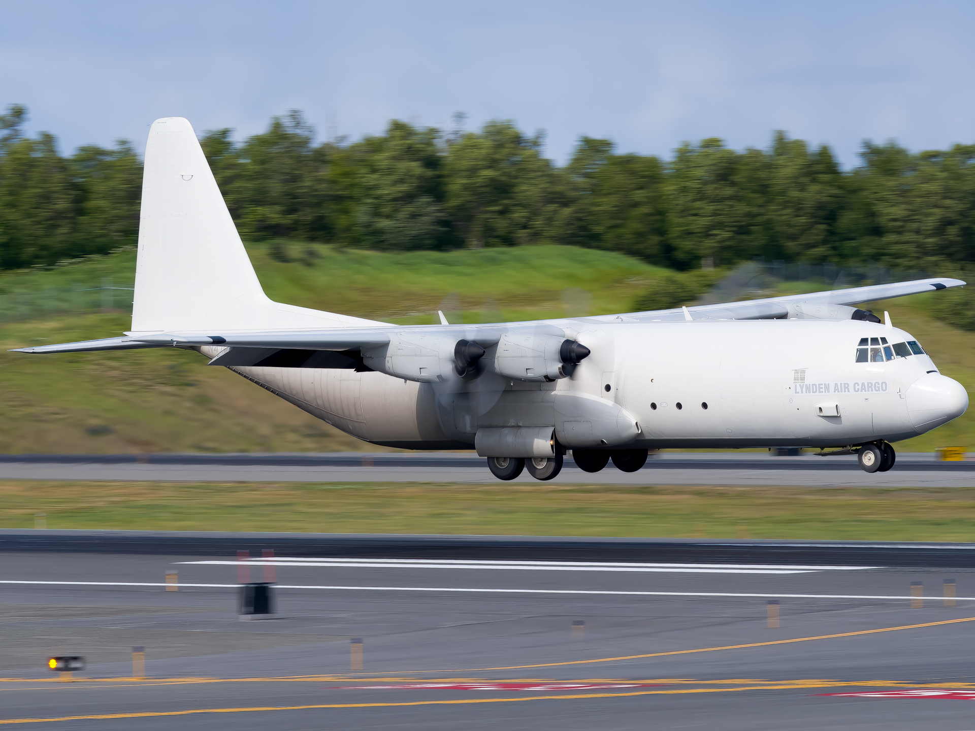 Full size: Lynden Air Cargo Lockheed L-100-30 Hercules N410LC at Anchorage Ted Stevens International Airport