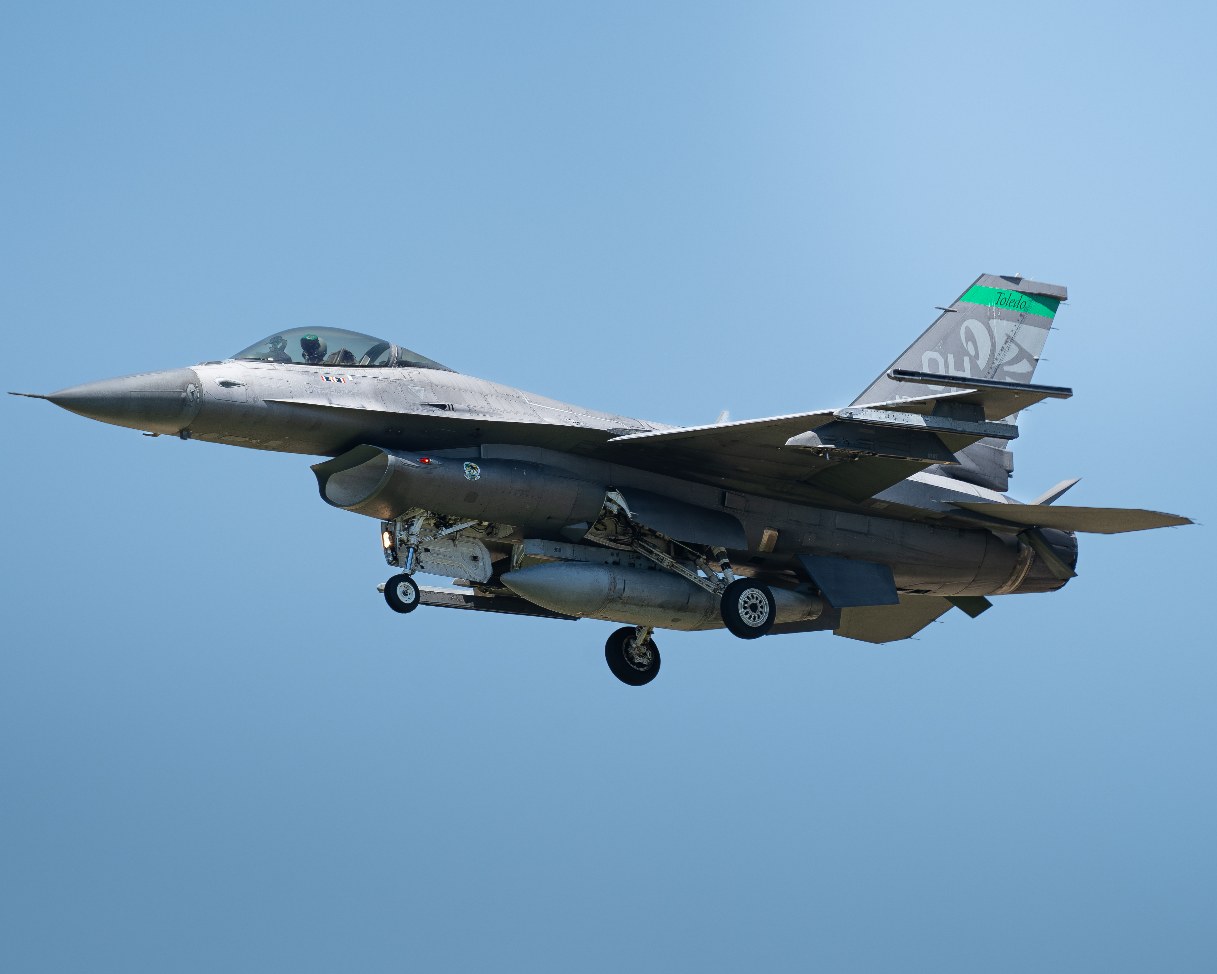 Full size: USAF - United States Air Force F-16 89-2129 at Rickenbacker International Airport