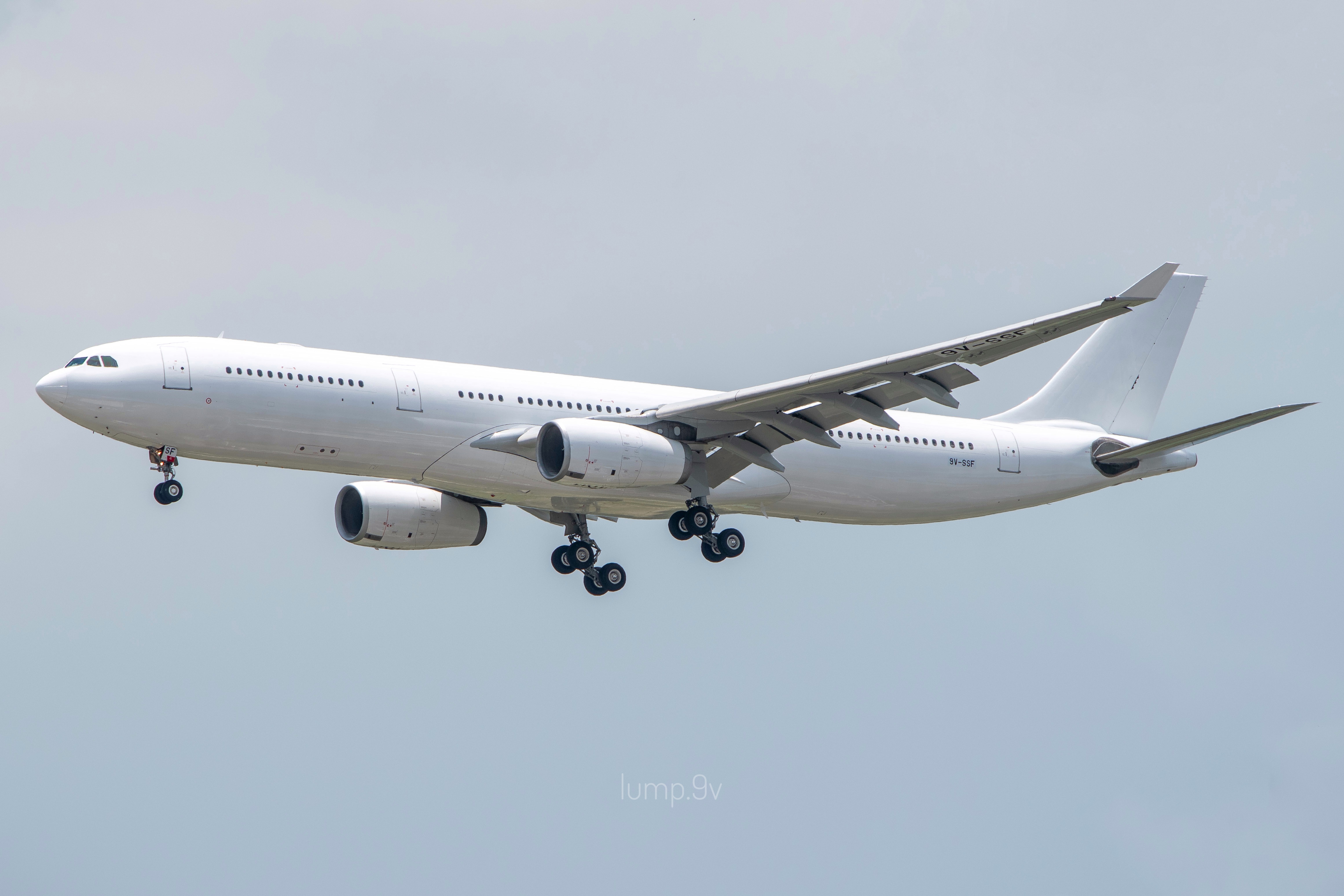 Full size: Singapore Airlines Airbus A330-300 9V-SSF at Singapore-Changi Airport