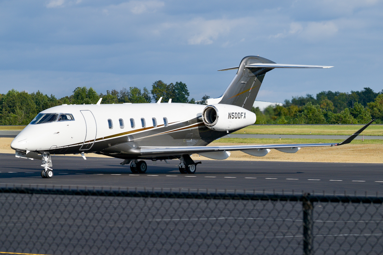 Full size: FlexJet Bombardier Challenger 350  N500FX at Bunbury Airport