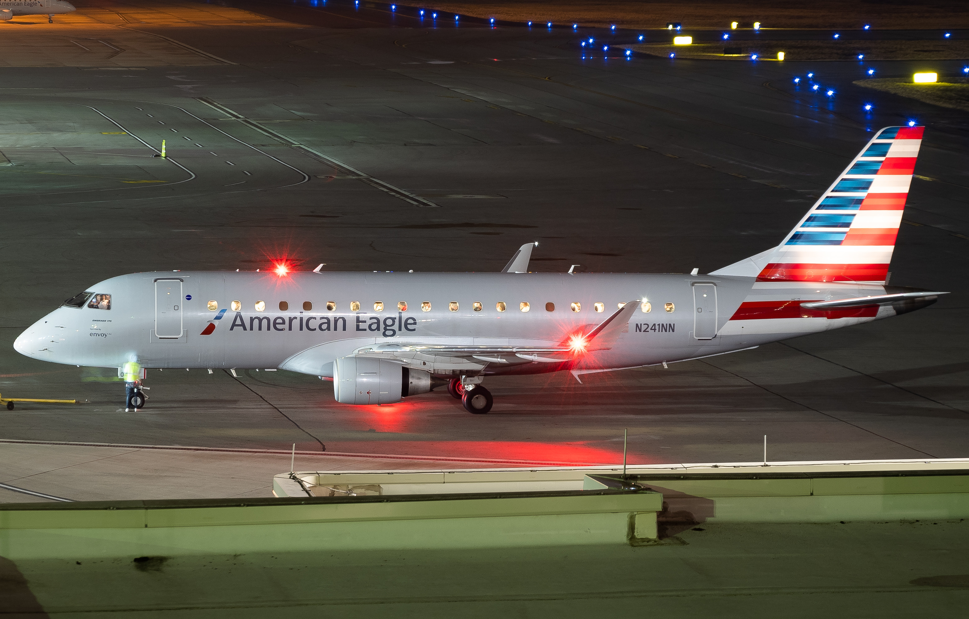 Full size: American Eagle Embraer E175 N241NN at John Glenn Columbus International Airport