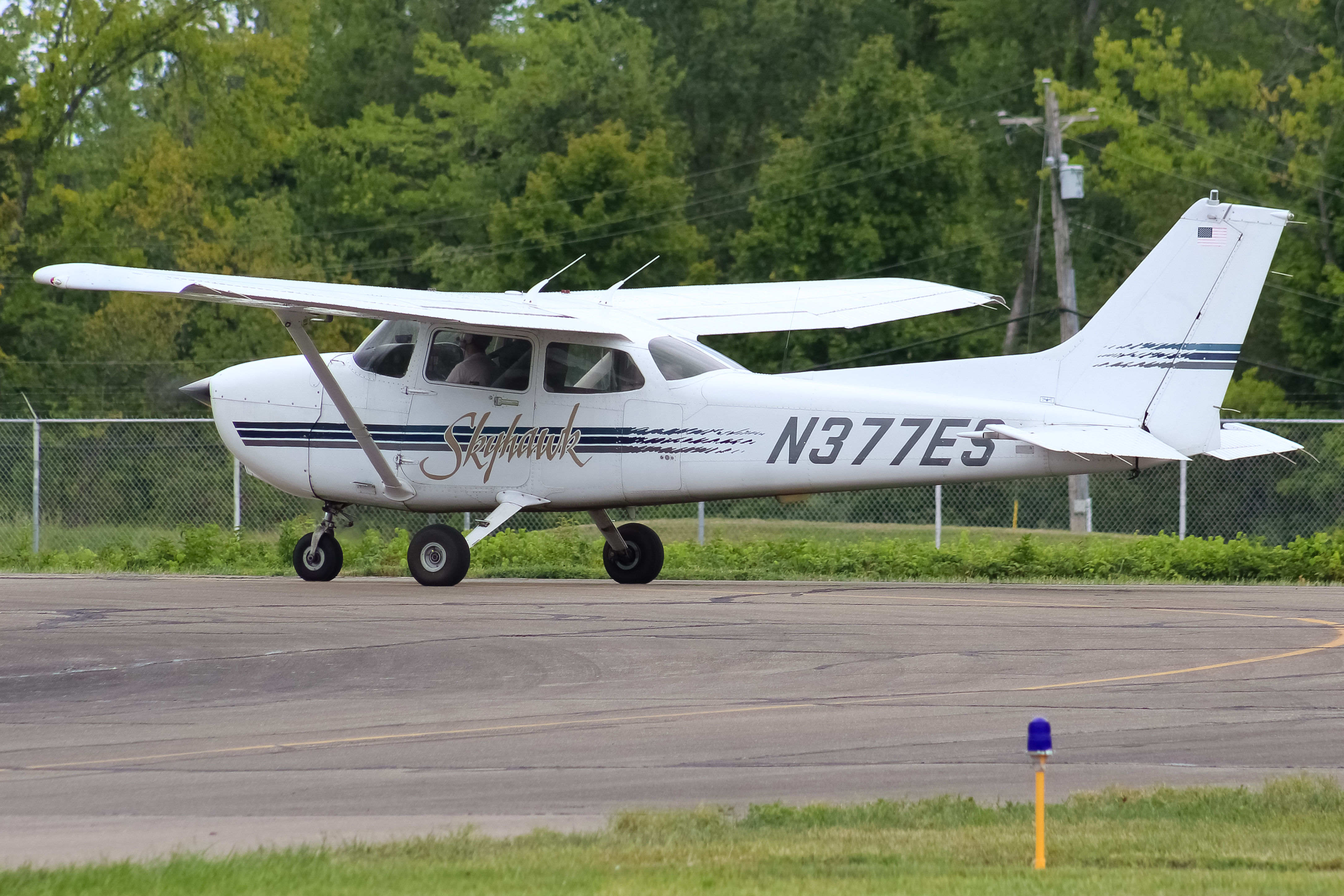 Full size: PRIVATE Cessna 172 N377ES at Clermont County Airport