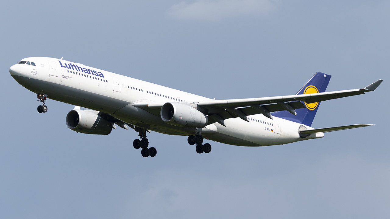 Full size: Lufthansa Airbus A330-300 D-AIKL at Washington Dulles International Airport