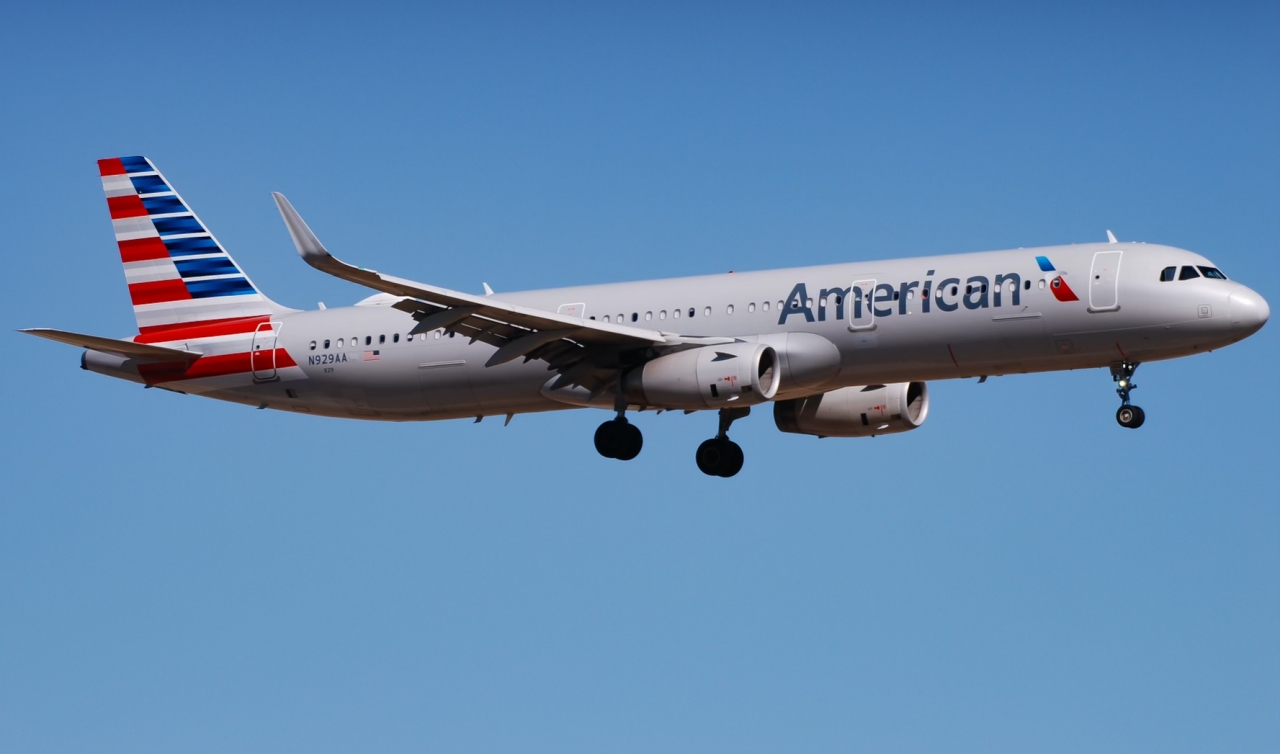 Full size: American Airlines Airbus A321-200 N929AA at Dallas-Fort Worth International Airport