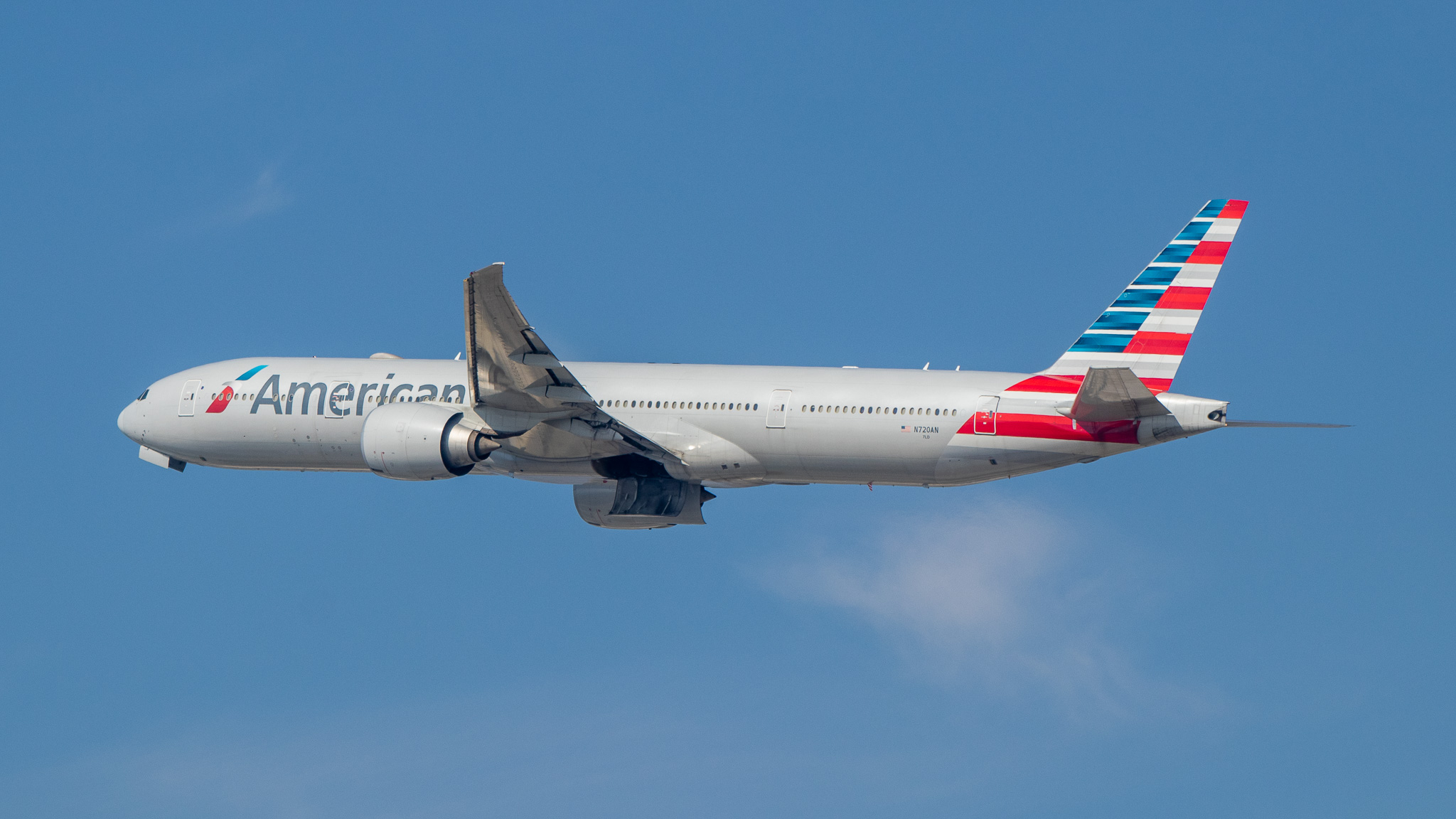 Full size: American Airlines Boeing 777-300ER N720AN at Los Angeles International Airport