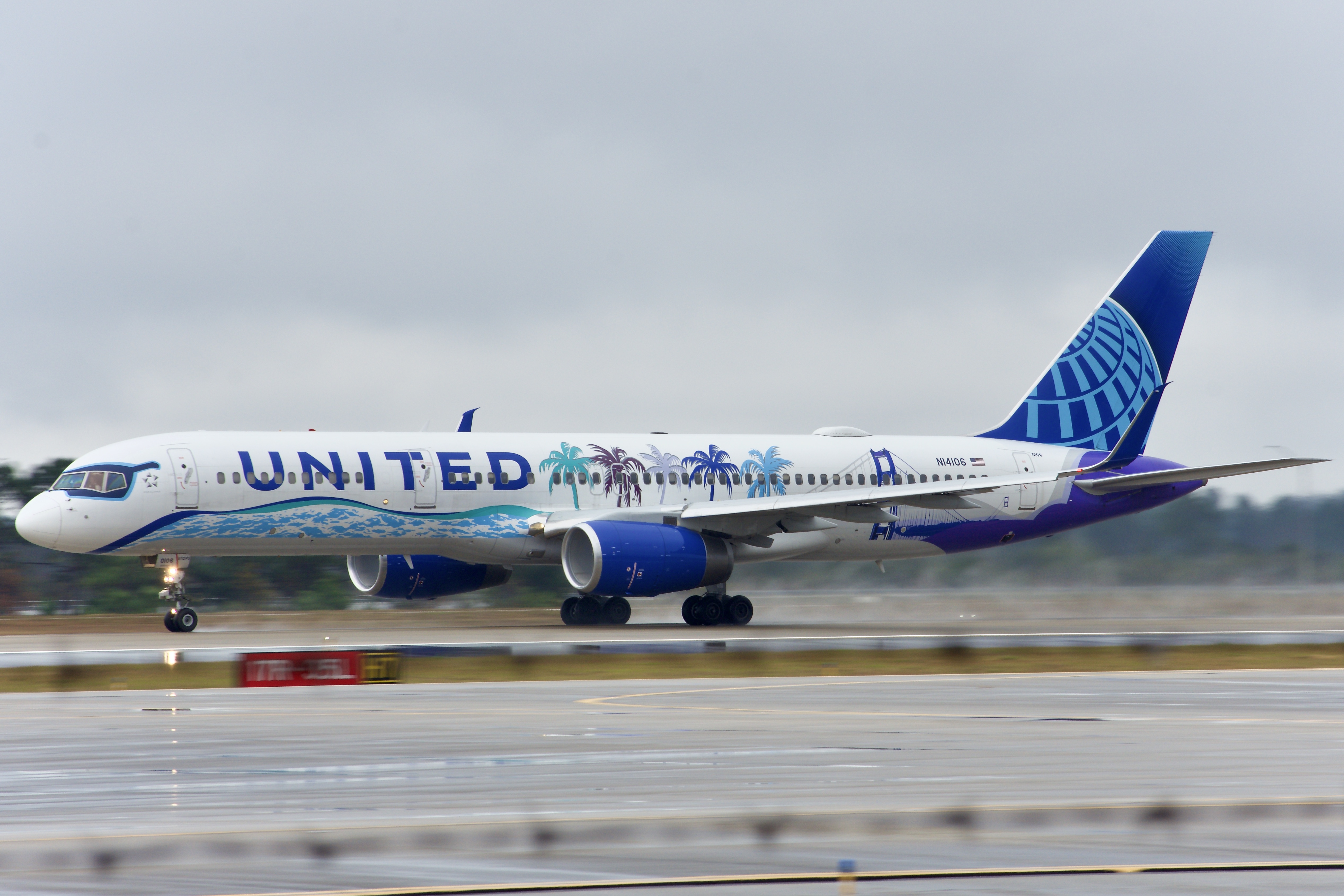 Full size: United Airlines Boeing 757-200 N14106 at Orlando International Airport