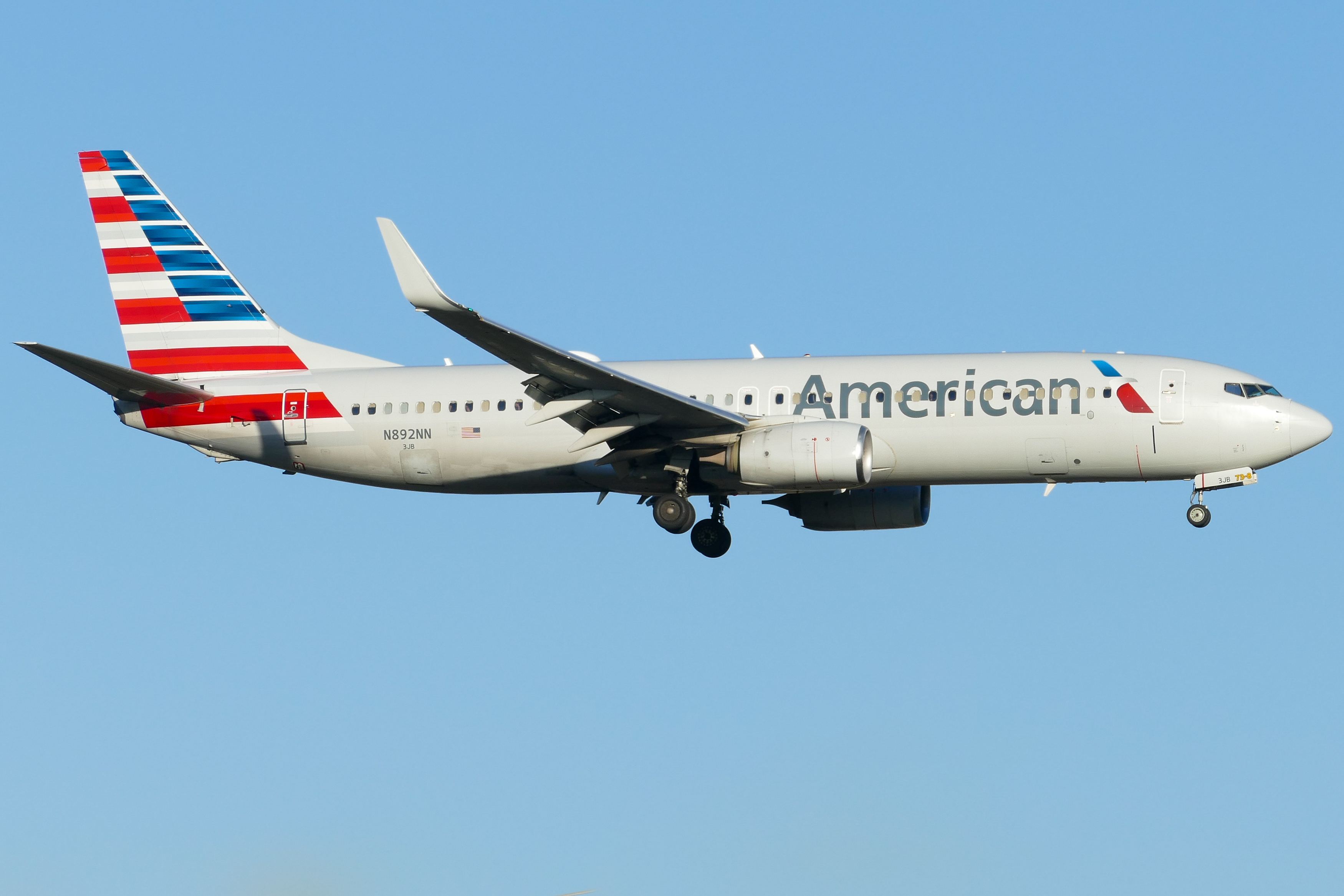 Full size: American Airlines Boeing 737-800 N892NN at Austin-Bergstrom International Airport