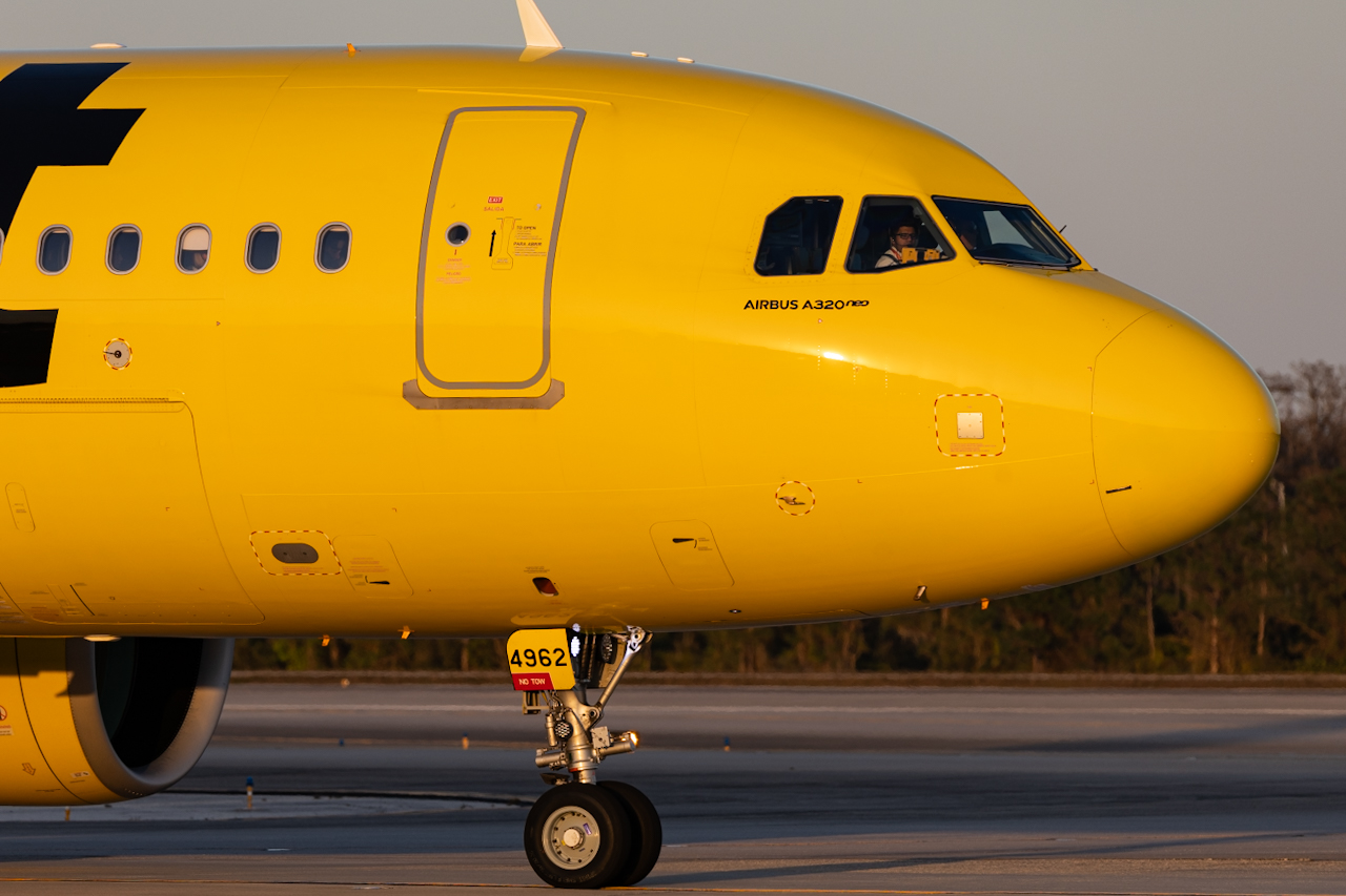Full size: Spirit Airlines Airbus A320NEO N962NK at Orlando International Airport
