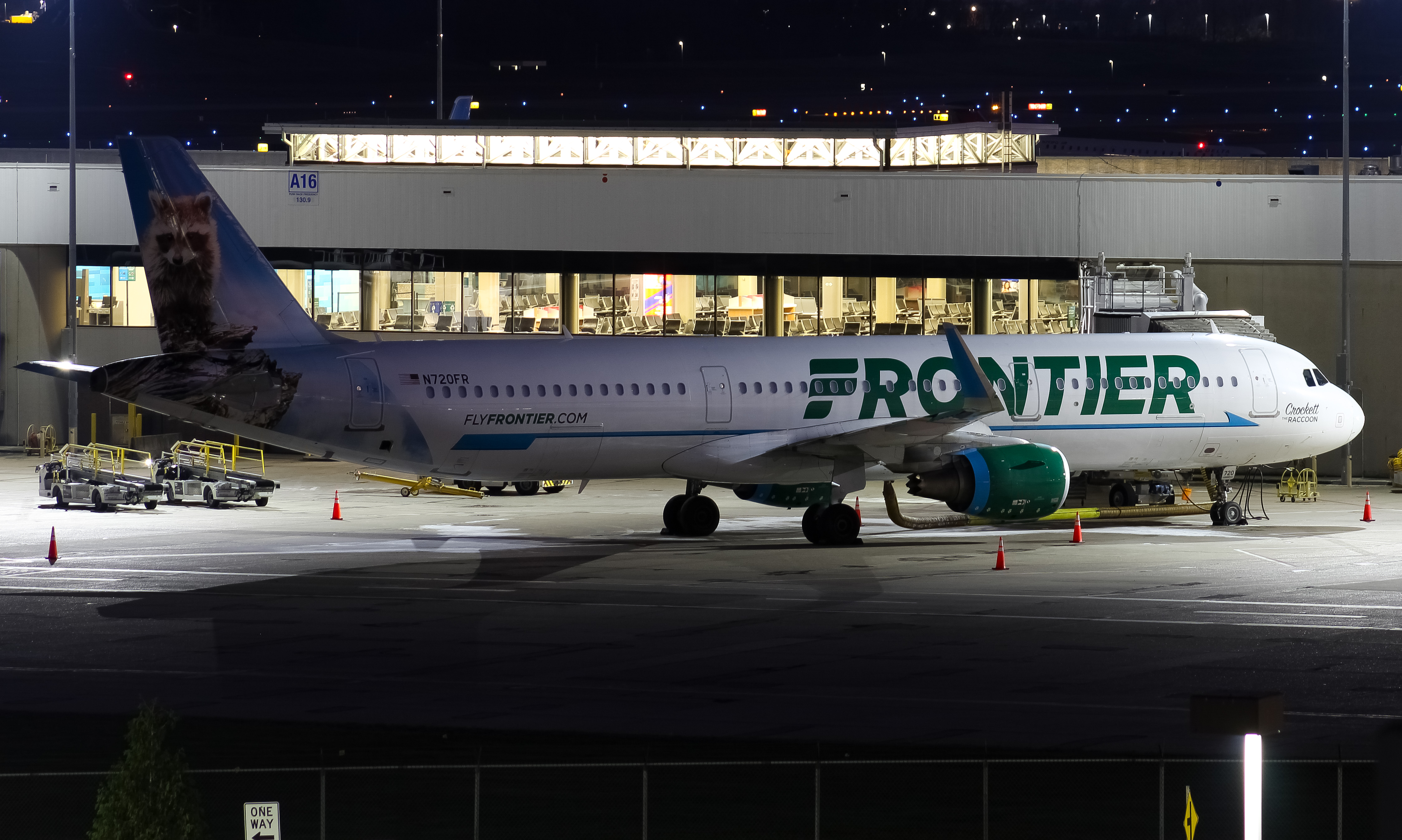 Full size: Frontier Airlines Airbus A321 N720FR at Cincinnati/Northern Kentucky International Airport
