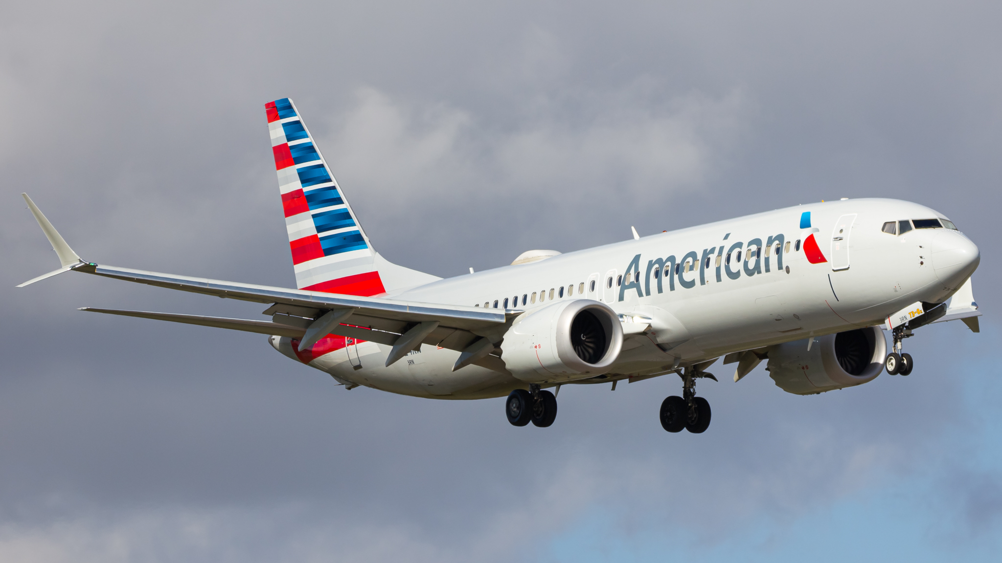 Full size: American Airlines Boeing 737 MAX 8 N324RN at Miami International Airport