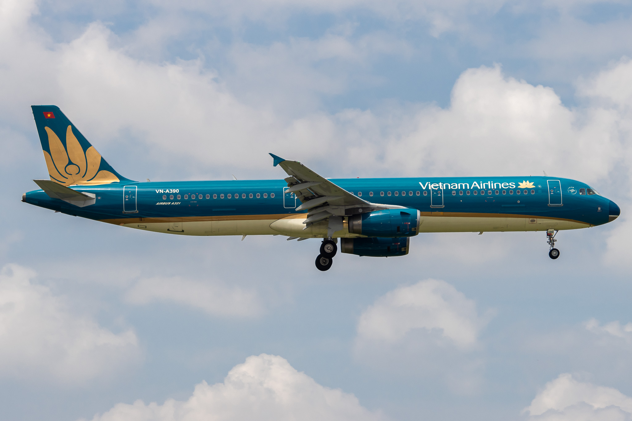 ベトナム航空 A321 VN-A390 1/200 JC Wings LH2421 Airbus A321-200 Vietnam Airlines VN-A390