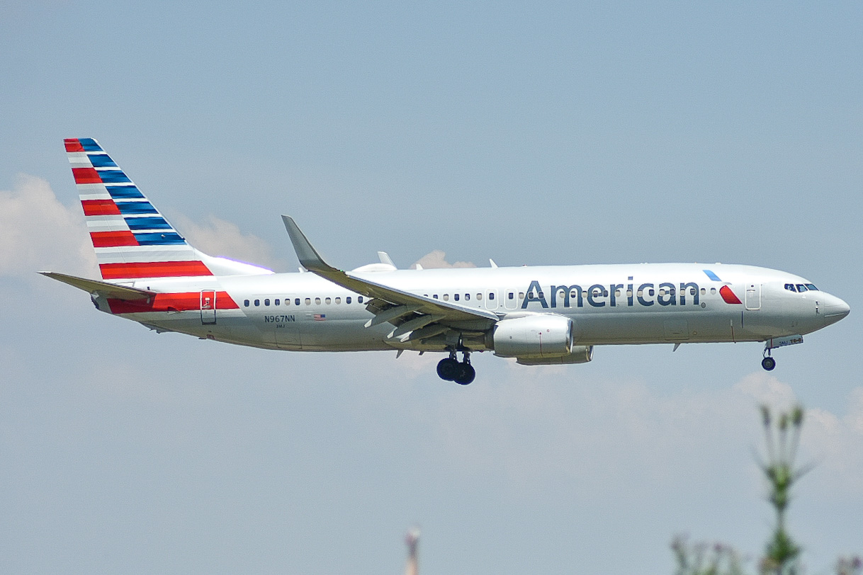Full size: American Airlines Boeing 737-800 N967NN at Chicago O'Hare International Airport